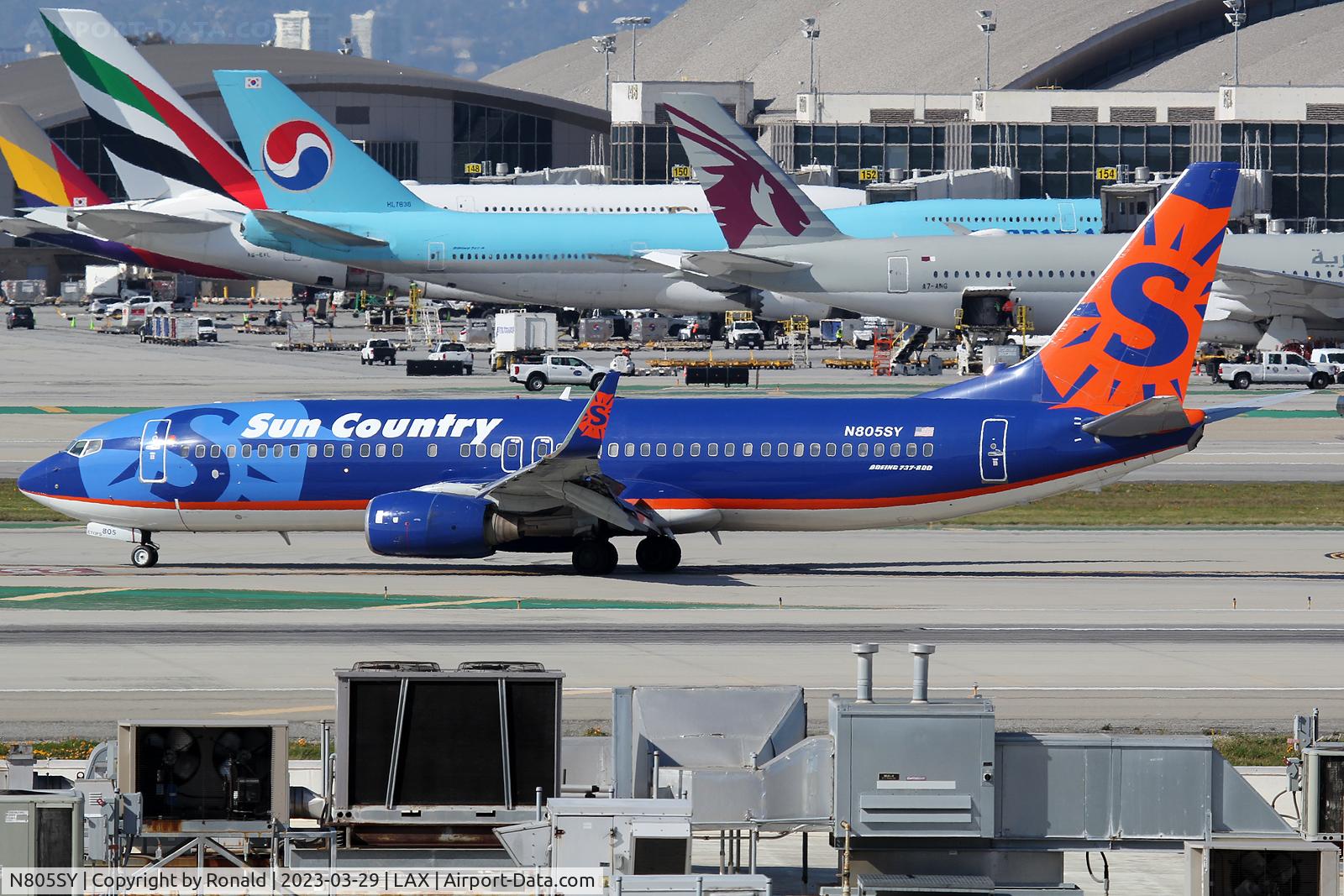 N805SY, 2001 Boeing 737-8Q8 C/N 30032, at lax