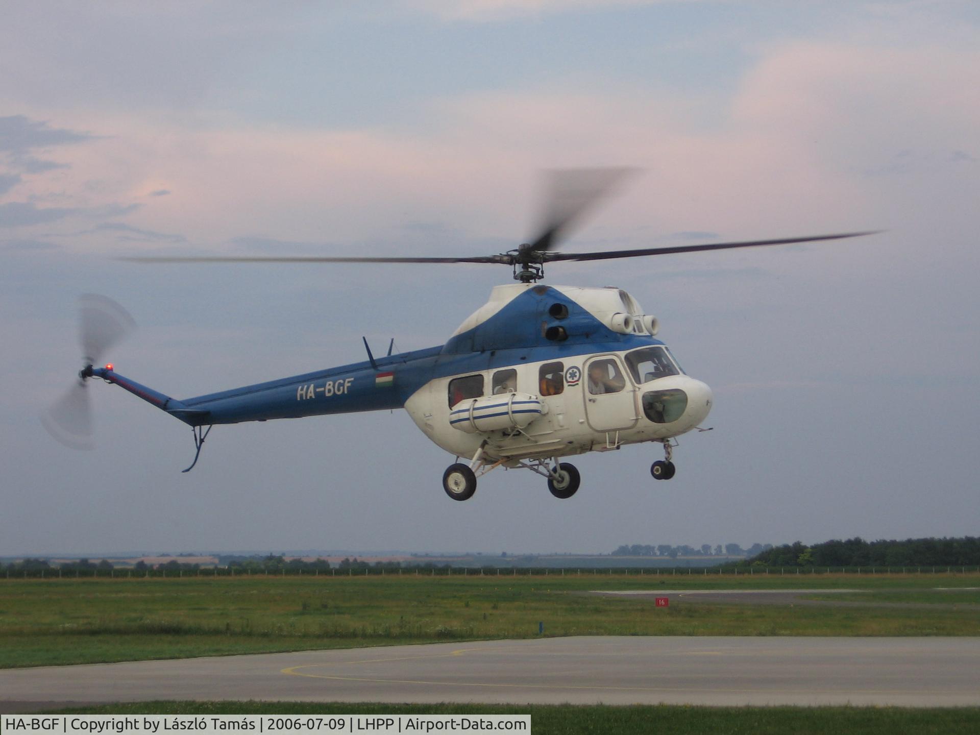 HA-BGF, 1985 WSK Swidnik Mi-2 Hoplite C/N 519413095, Air Ambulance Mi-2 landing