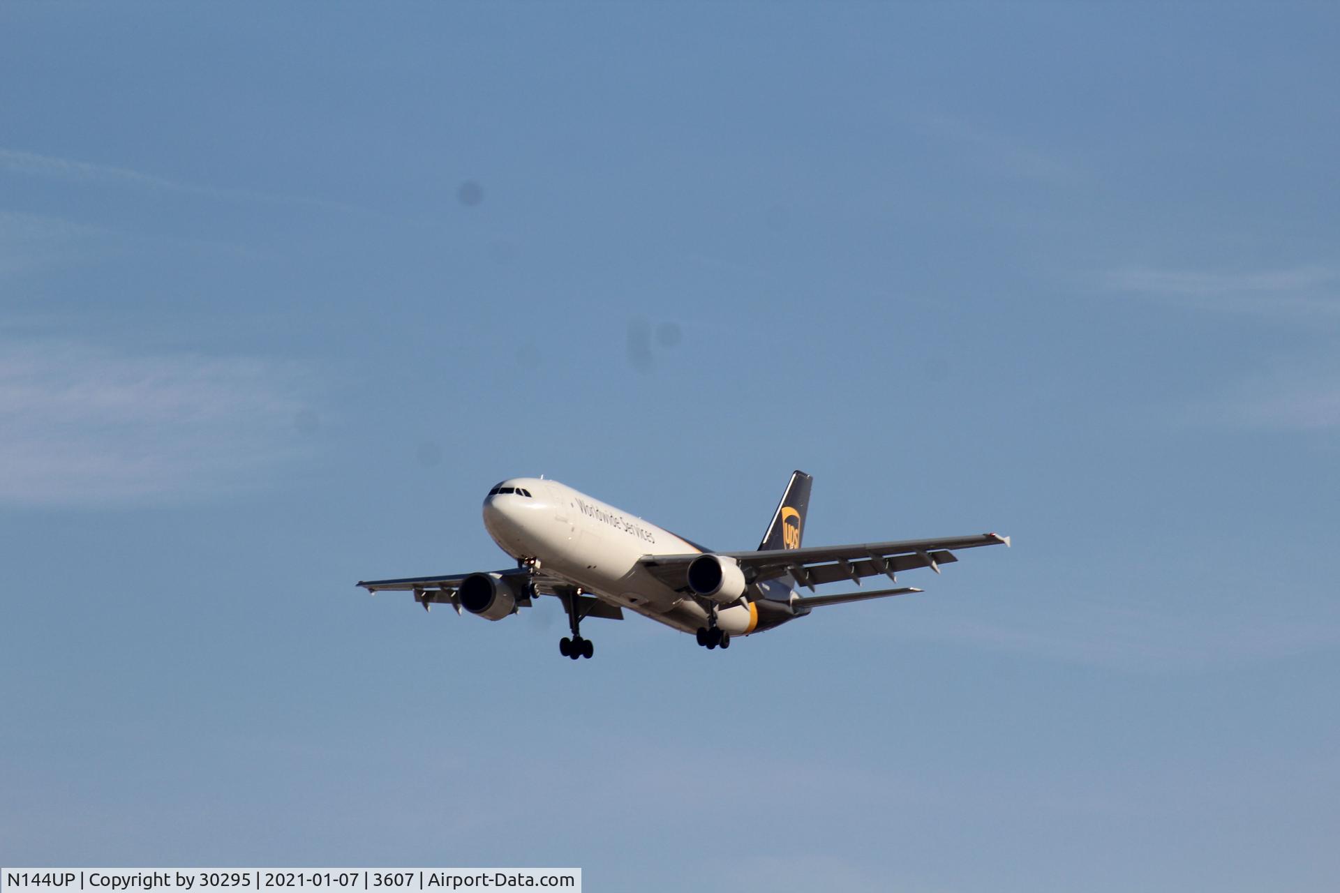 N144UP, 2002 Airbus A300F4-622R C/N 827, On final