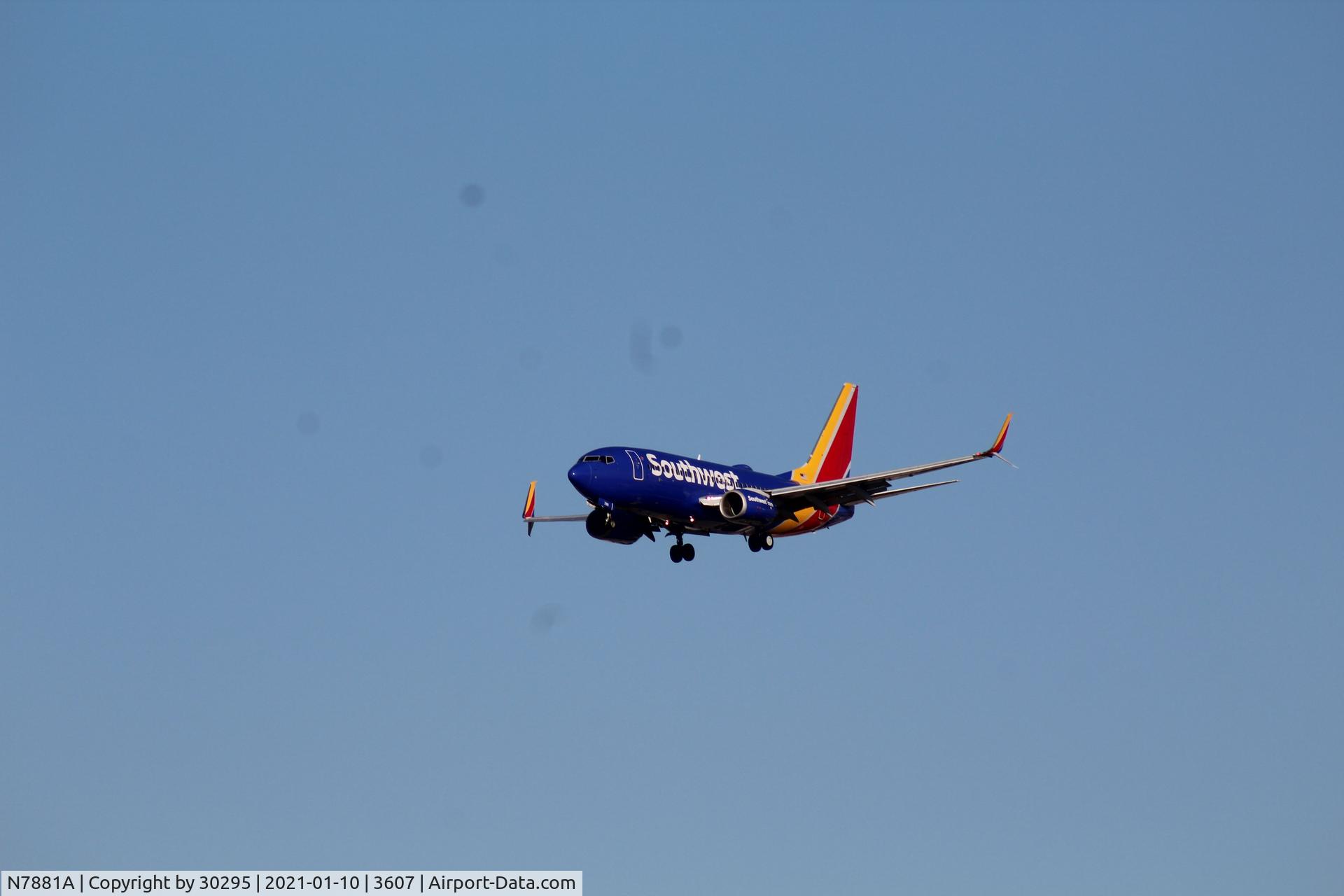 N7881A, 2008 Boeing 737-7CT C/N 35084, Mile final