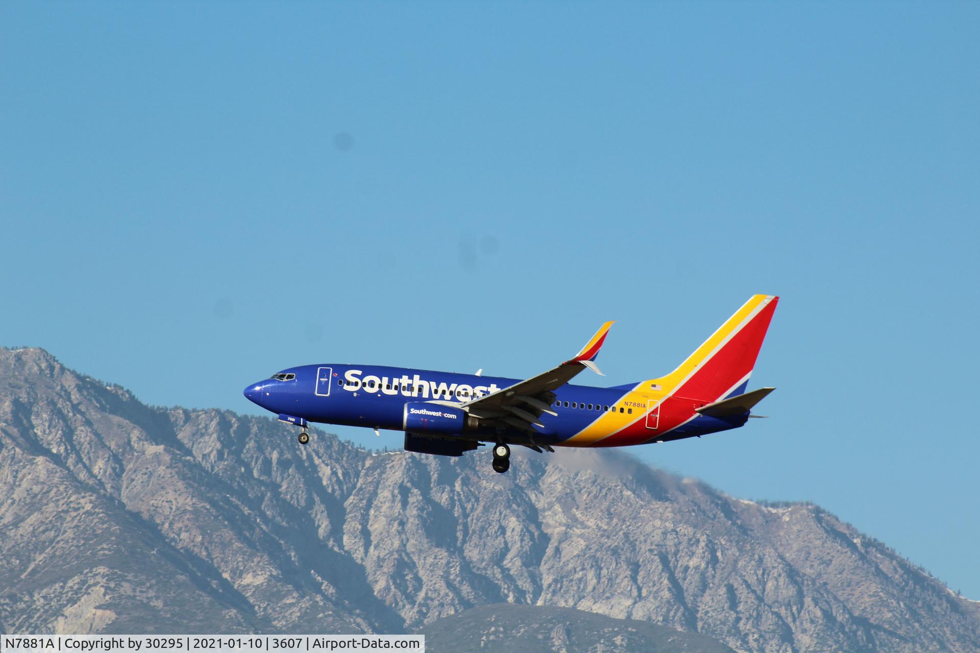 N7881A, 2008 Boeing 737-7CT C/N 35084, Approaching outer fence