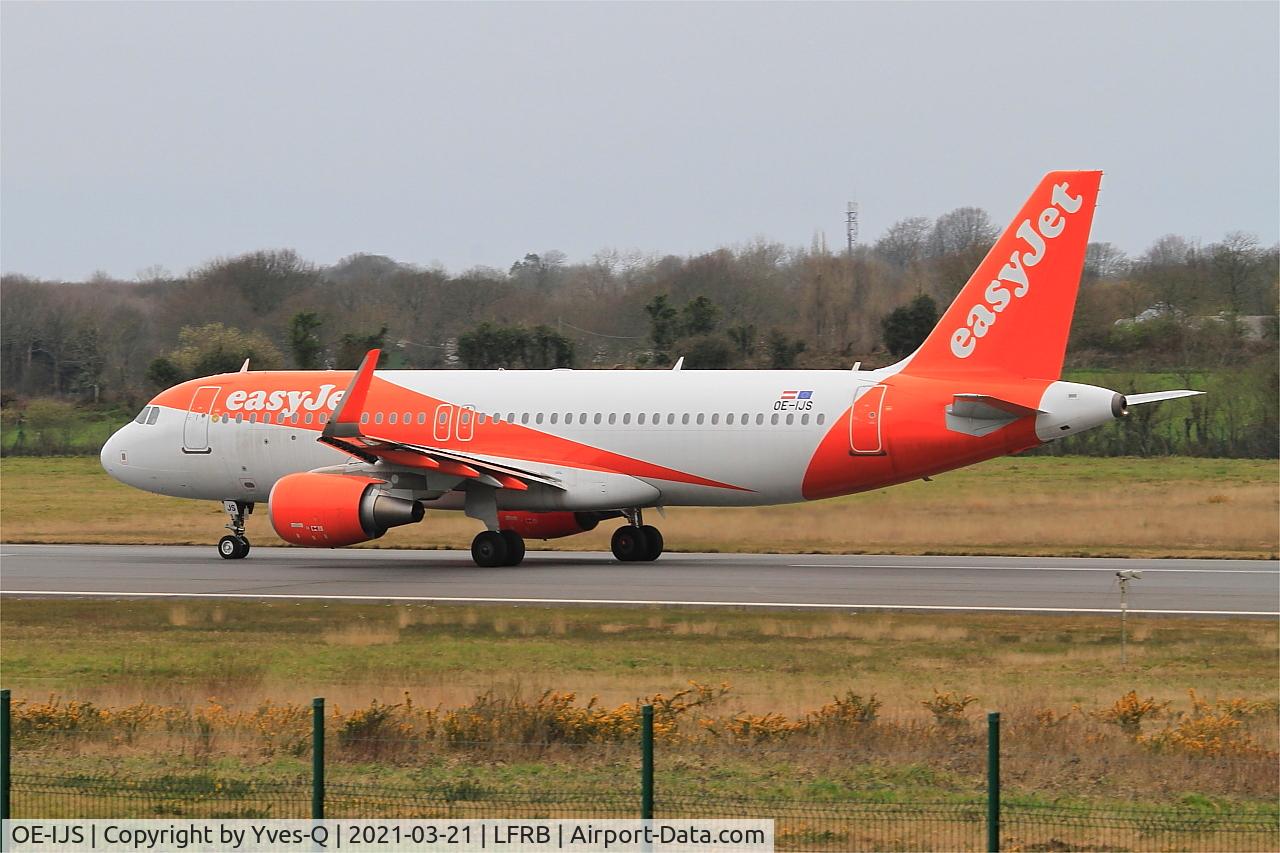 OE-IJS, 2016 Airbus A320-214 C/N 7410, Airbus A320-214, Taxiing rwy 07R, Brest-Bretagne Airport (LFRB-BES)