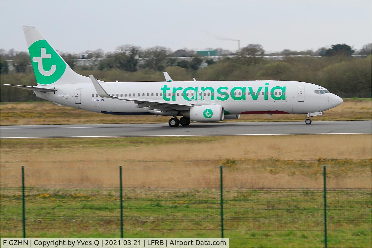 F-GZHN, 1999 Boeing 737-85H C/N 29445, Boeing 737-85H, Take off run rwy 07R, Brest-Bretagne airport (LFRB-BES)