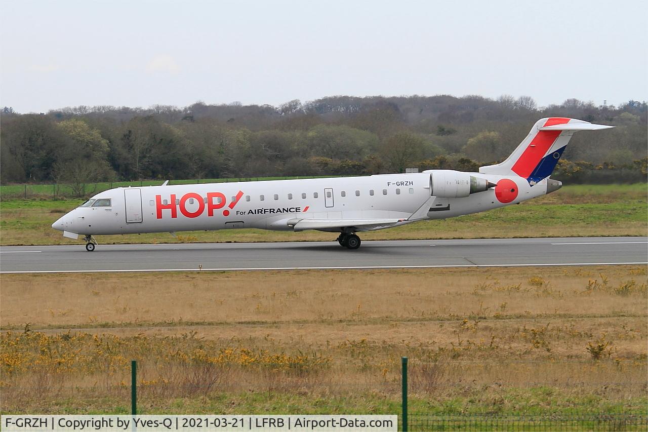 F-GRZH, 2003 Bombardier CRJ-702 (CL-600-2C10) Regional Jet C/N 10089, Bombardier CRJ-702, Taxiing rwy 07R, Brest-Bretagne airport (LFRB-BES)