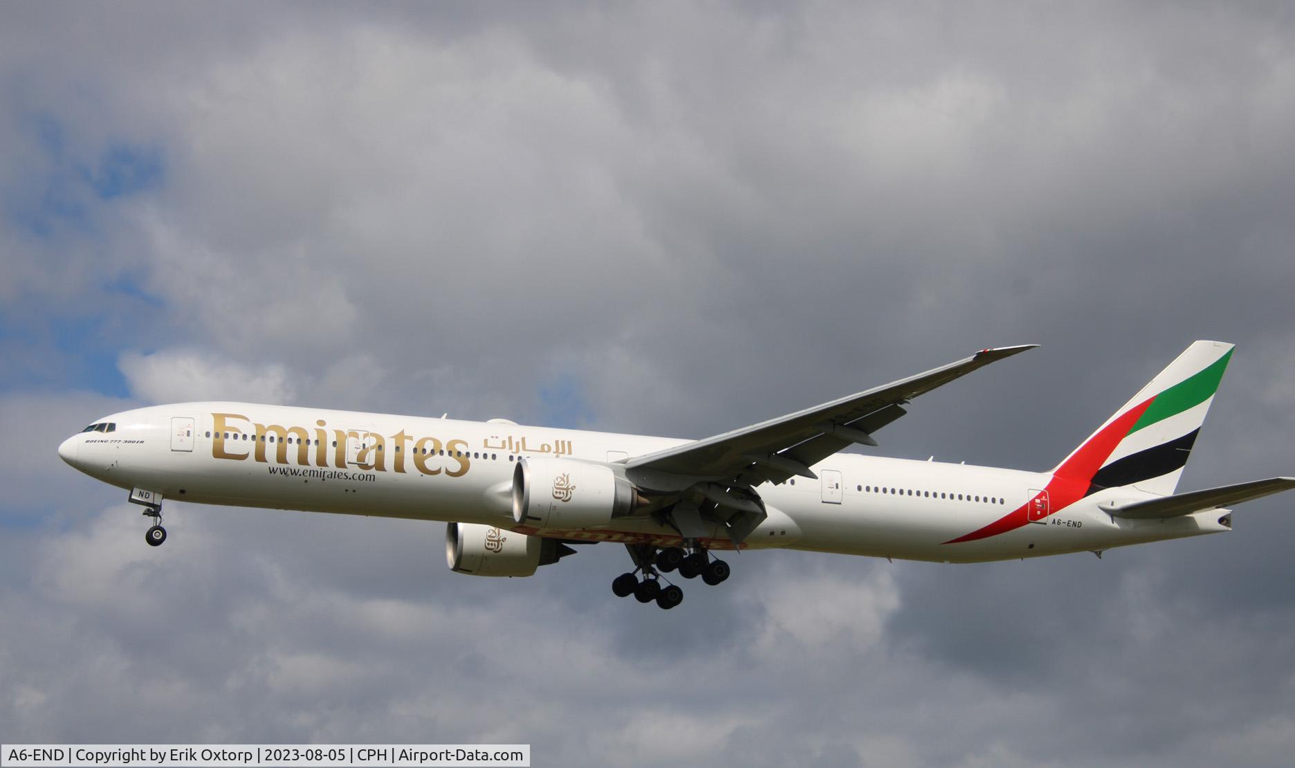 A6-END, 2012 Boeing 777-31H/ER C/N 41084, A6-END landing rw 22L
