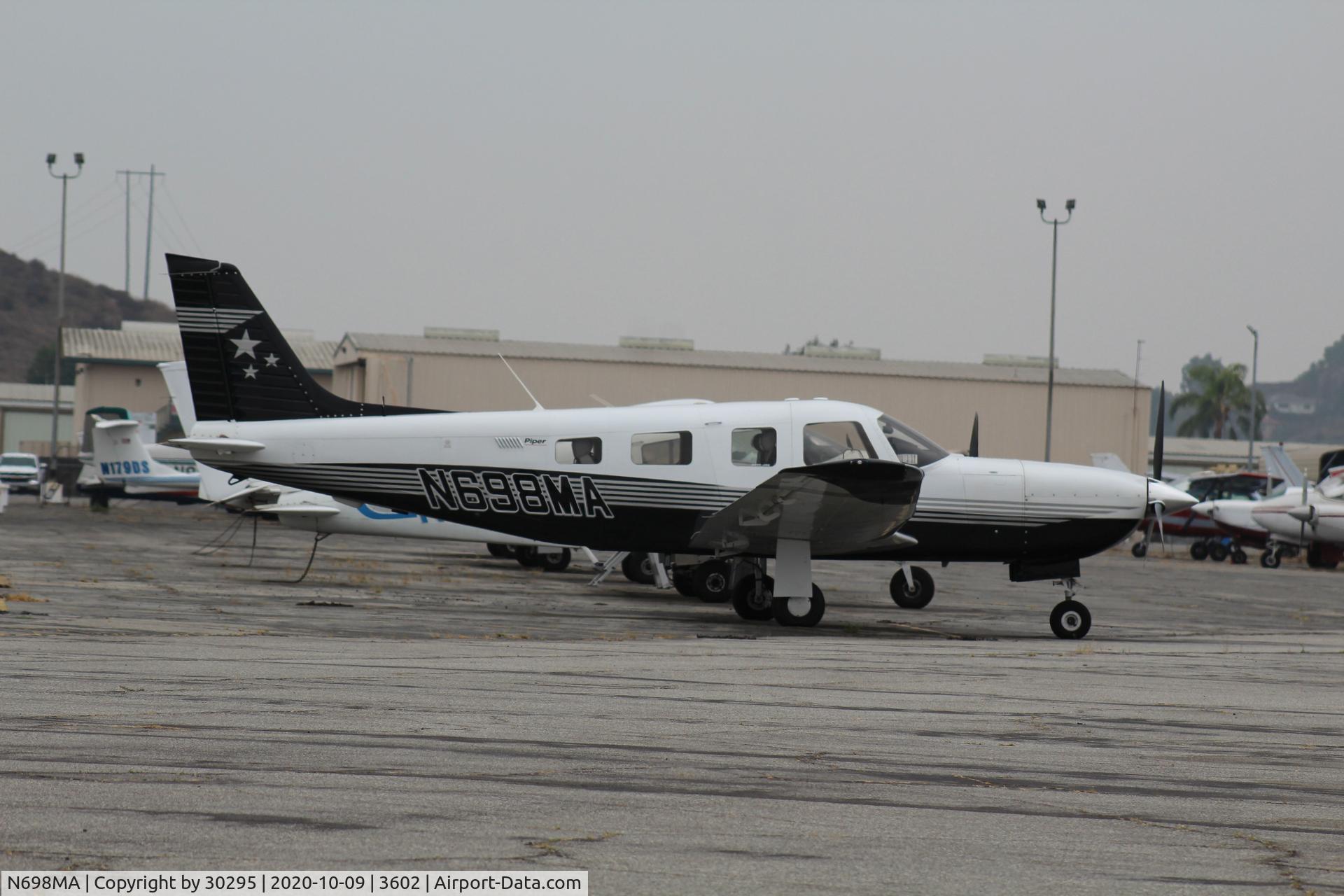 N698MA, 1997 Piper PA-32R-301 C/N 3246096, Parked