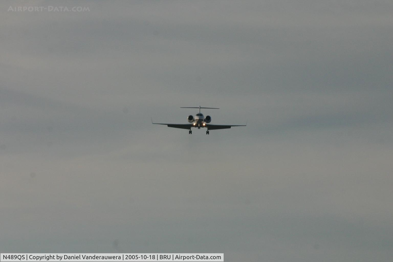 N489QS, 1999 Gulfstream Aerospace G-IV C/N 1389, on approach to rnw 02