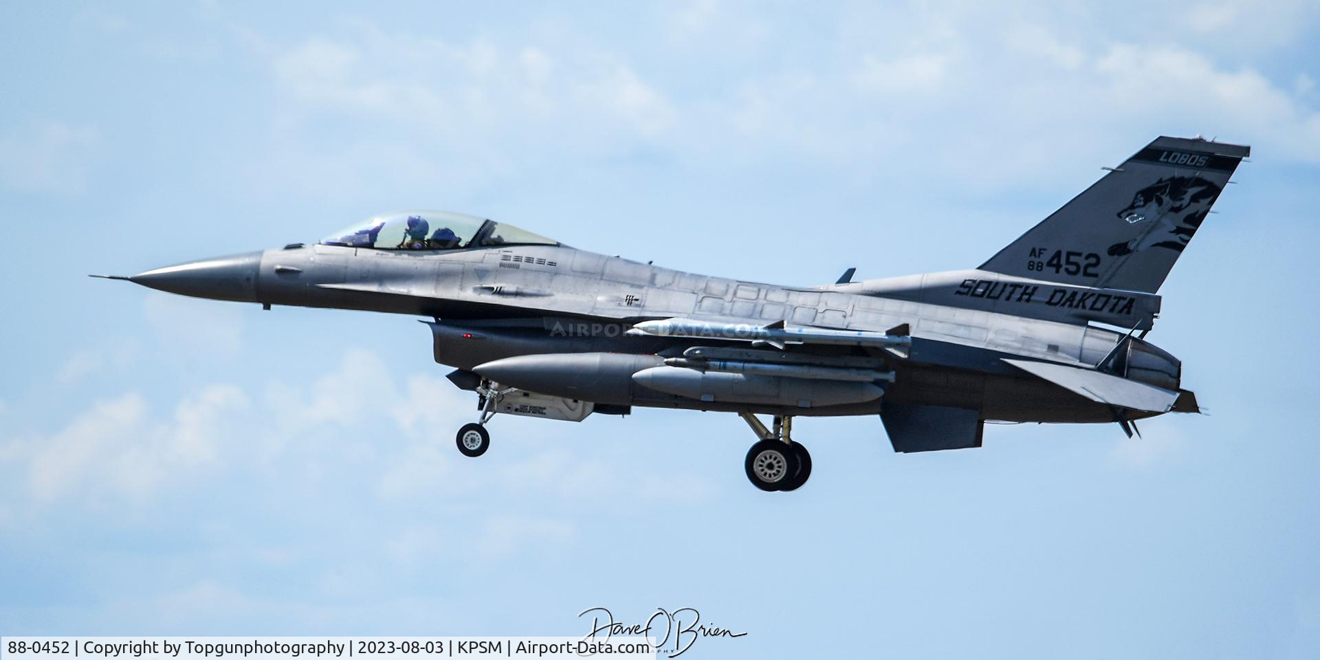 88-0452, 1989 General Dynamics F-16C Fighting Falcon C/N 1C-54, CUBE32 returning from overseas