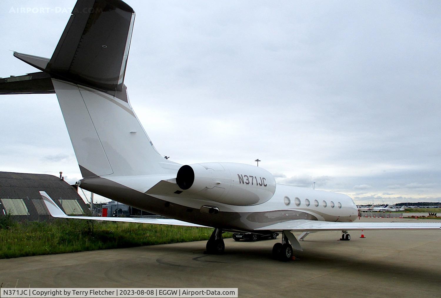 N371JC, Gulfstream Aerospace G-V C/N 505, At Luton Airport