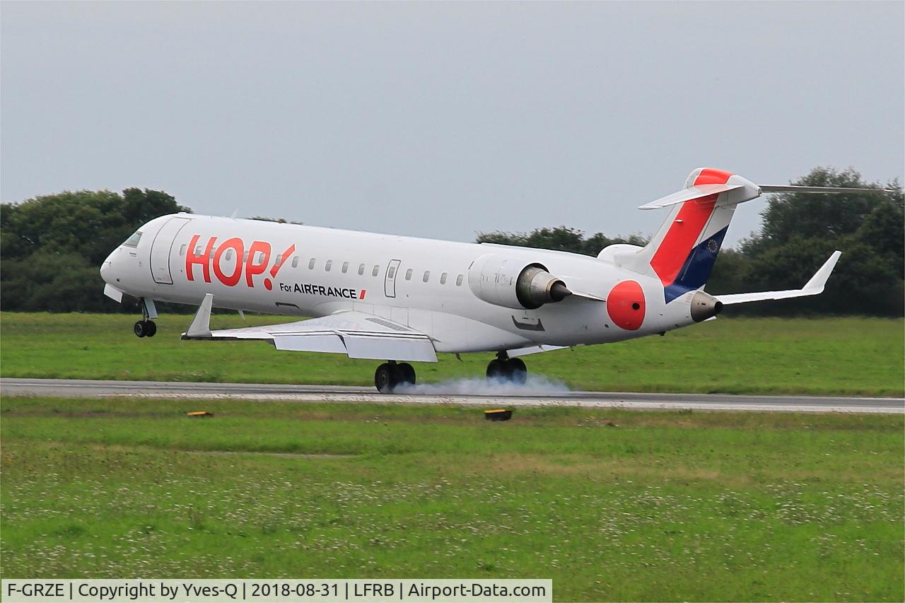 F-GRZE, 2001 Canadair CRJ-702 (CL-600-2C10) Regional Jet C/N 10032, Canadair Regional Jet CRJ-702, Landing rwy 25L, Brest-Guipavas Airport (LFRB-BES)