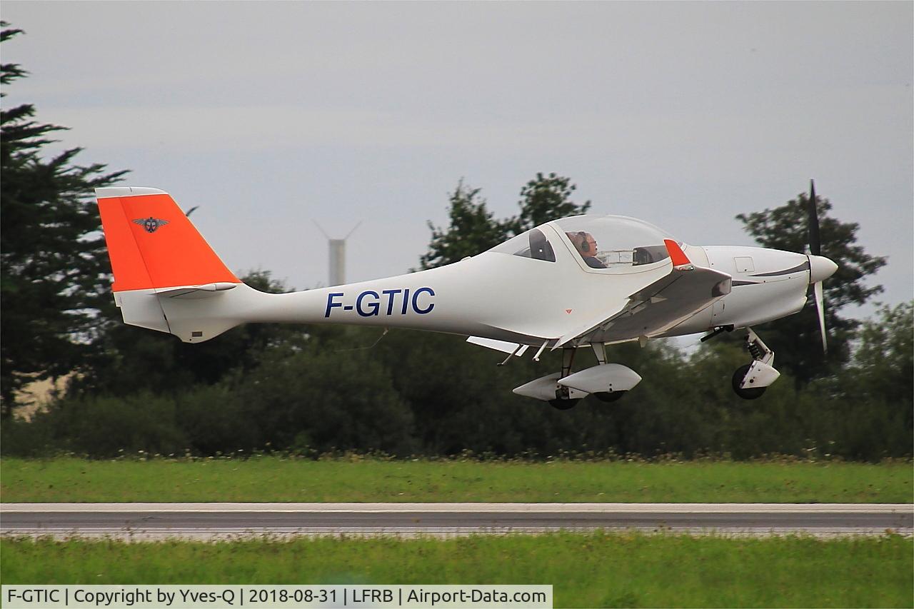 F-GTIC, 2003 Aquila A210 (AT01) C/N AT01-133, Aquila A210 (AT01), Landing rwy 07R, Brest-Bretagne airport (LFRB-BES)
