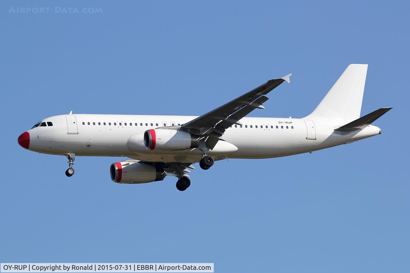 OY-RUP, 1993 Airbus A320-231 C/N 0406, at bru