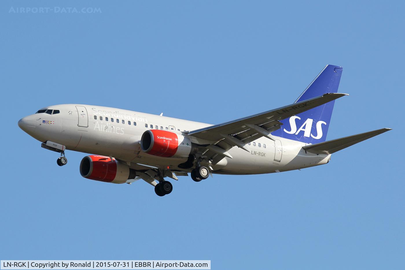 LN-RGK, 1999 Boeing 737-683 C/N 28313, at bru