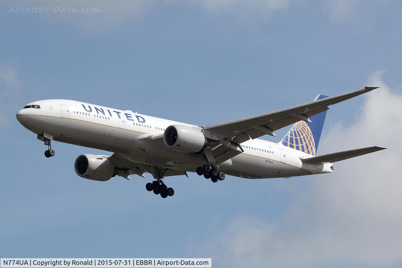 N774UA, 1996 Boeing 777-222 C/N 26936, at bru