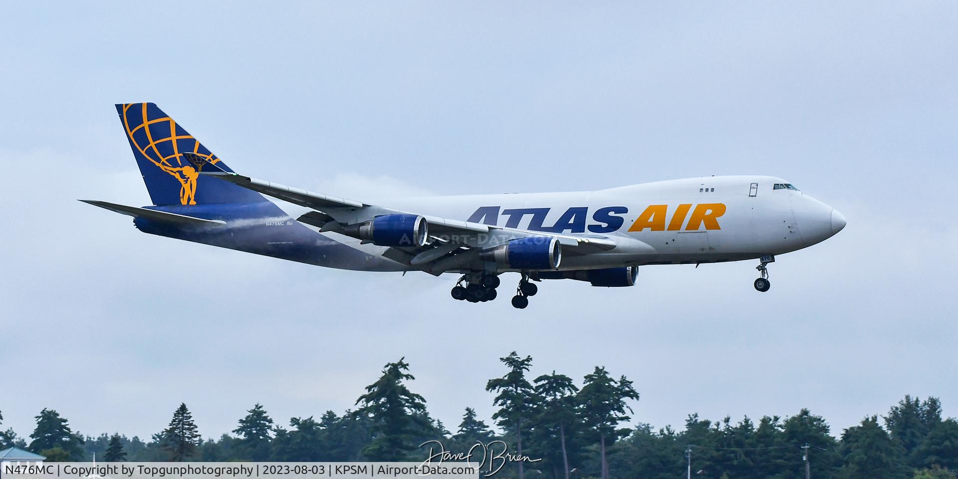 N476MC, 1999 Boeing 747-47UF C/N 29256, Vapor pours off the wings as GIANT8586 comes in to land
