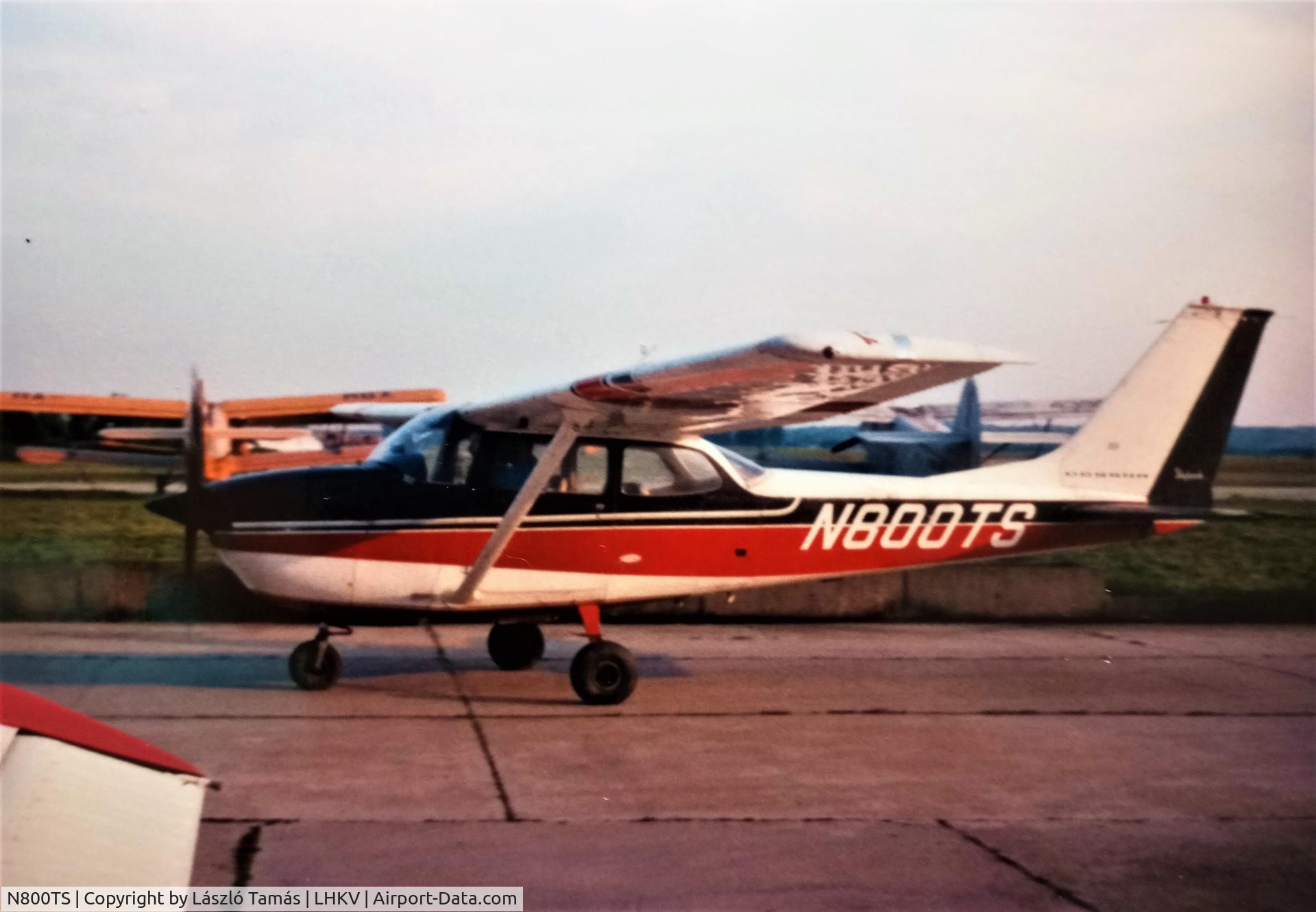 N800TS, 1982 Beech B200 King Air C/N BB-1032, N800TS, (later HA-SKM), mid.1990's