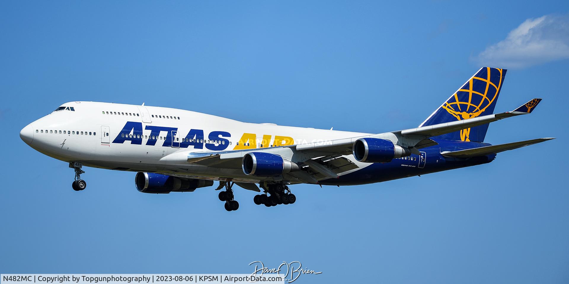 N482MC, 2001 Boeing 747-443 C/N 32340, GIANT8517 short of the numbers