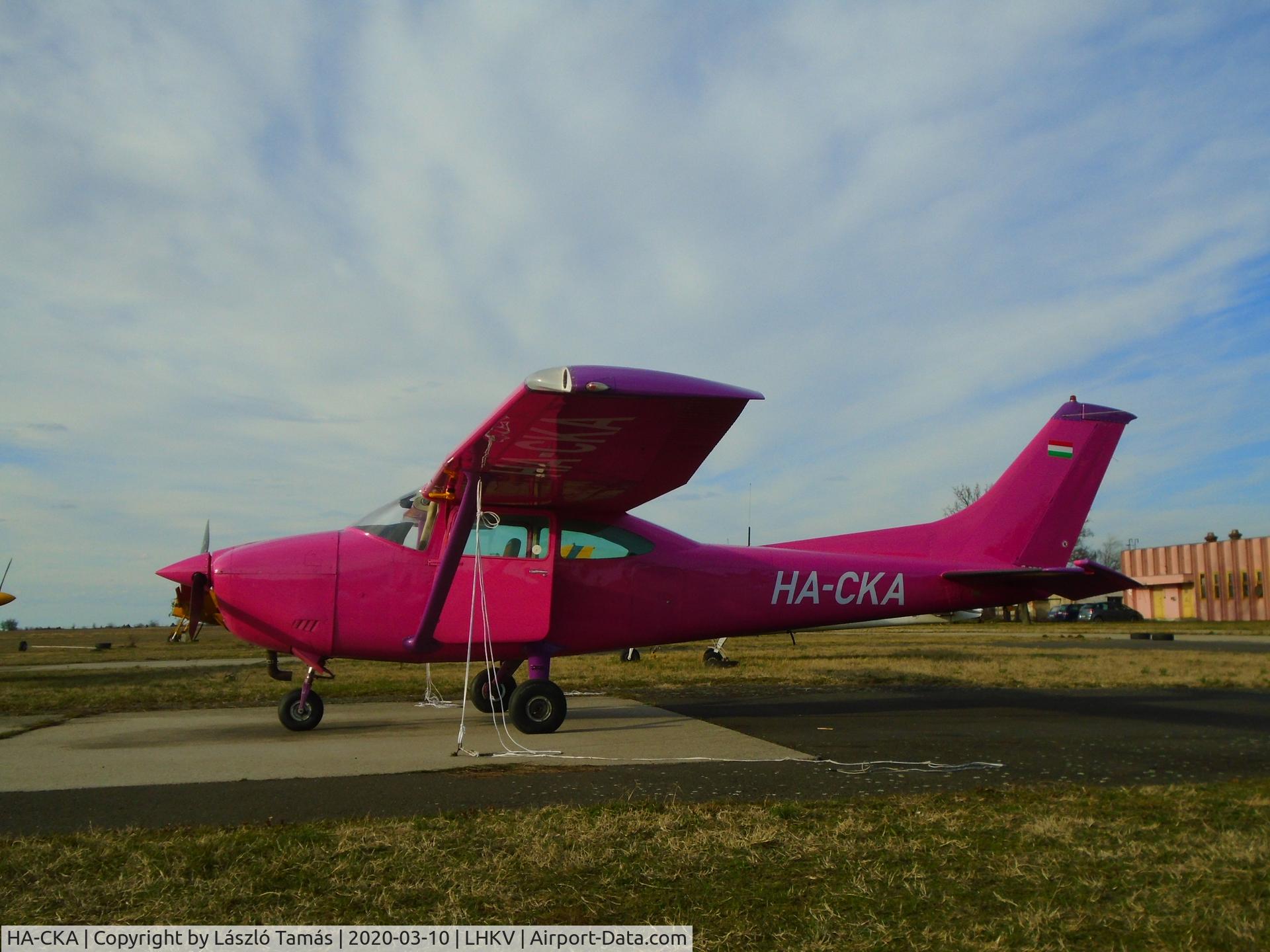 HA-CKA, 1979 Reims F182Q Skylane C/N F18200100, An interesting paint scheme