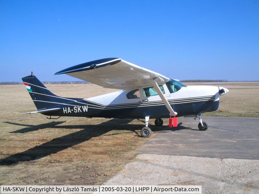 HA-SKW, Cessna 210 C/N 57526, C-210 , Pécs-Pogány airport