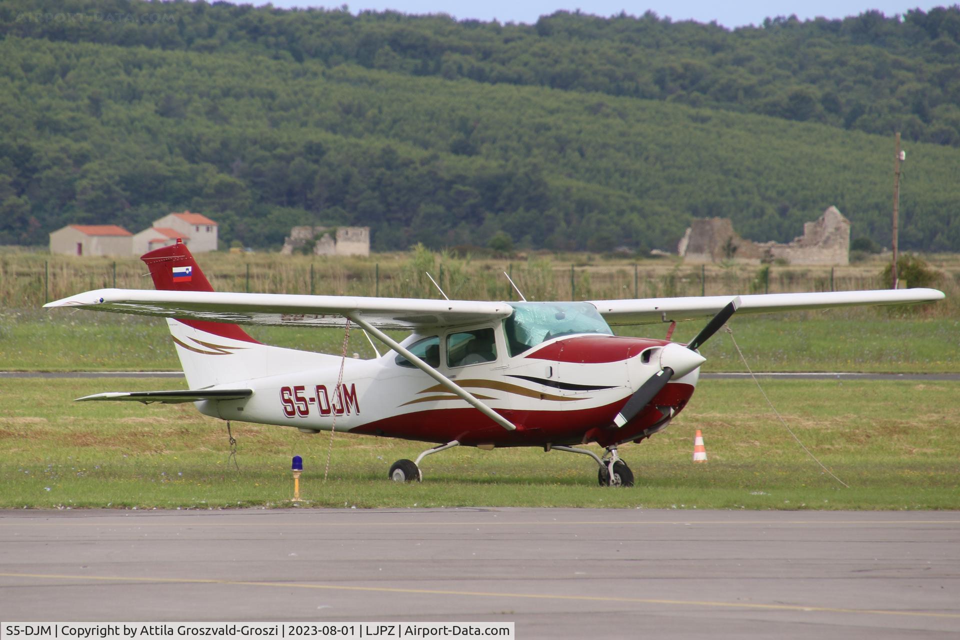 S5-DJM, 1980 Reims FR182 Skylane RG C/N FR18200067, LJPZ - Portorož Airport, Slovenia