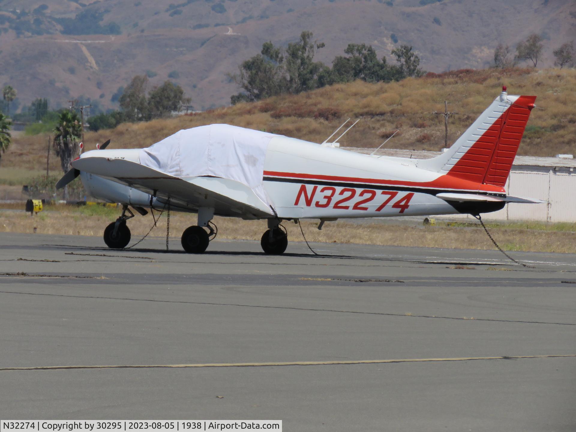 N32274, 1974 Piper PA-28-140 C/N 28-7525042, Covered and parked