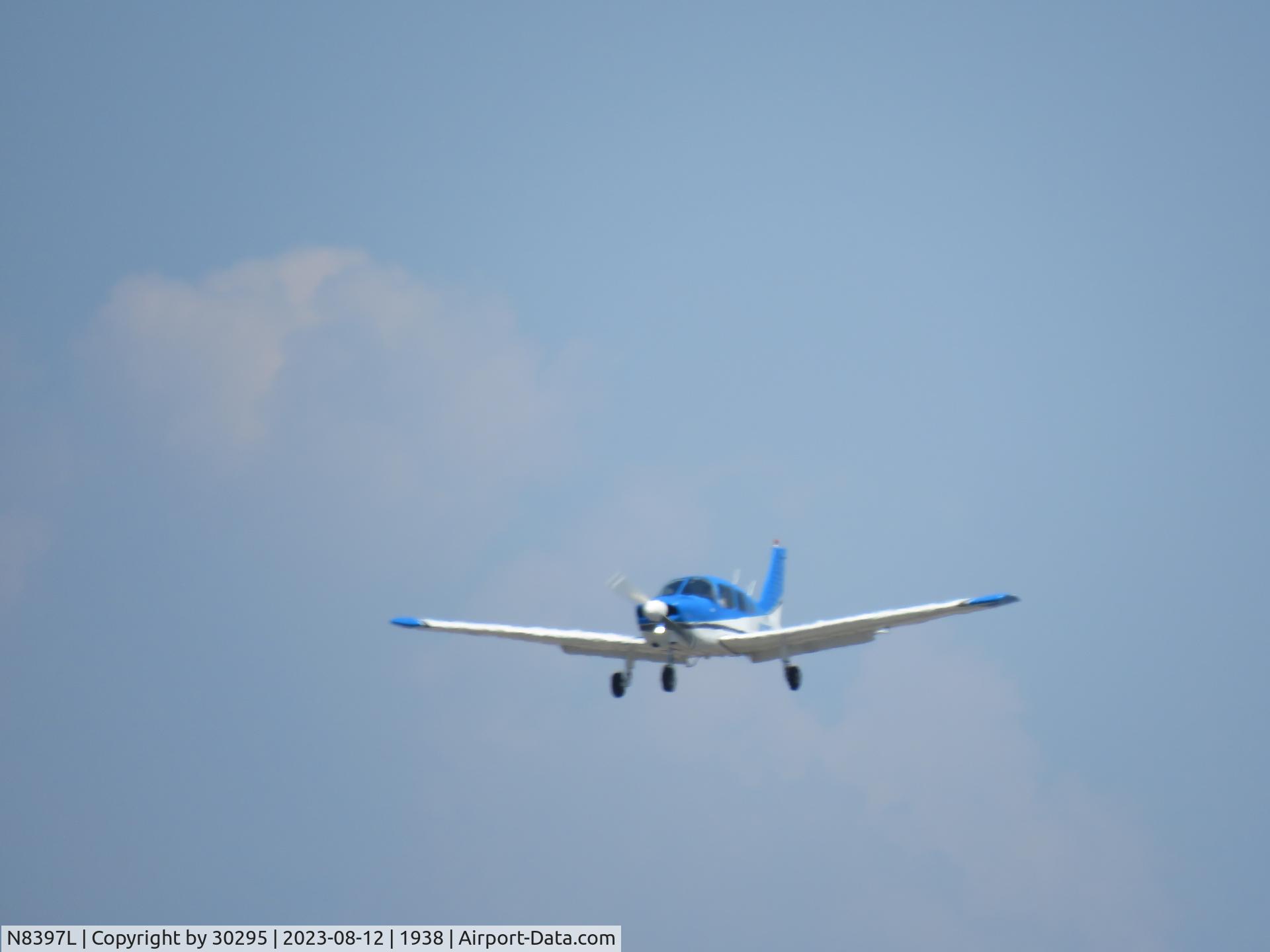 N8397L, 1981 Piper PA-28-181 C/N 28-8190252, On final