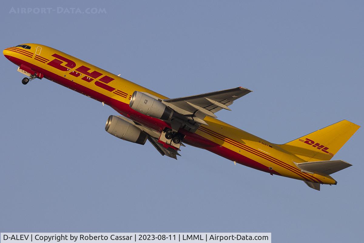 D-ALEV, 1996 Boeing 757-28A C/N 28161, Runway 31