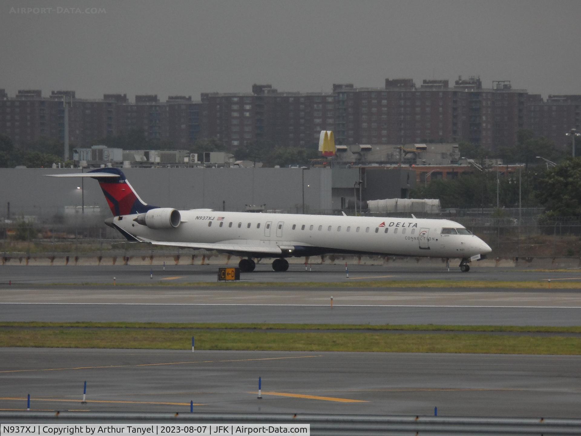 N937XJ, 2008 Bombardier CRJ-900ER (CL-600-2D24) C/N 15210, Taxiing at JFK
