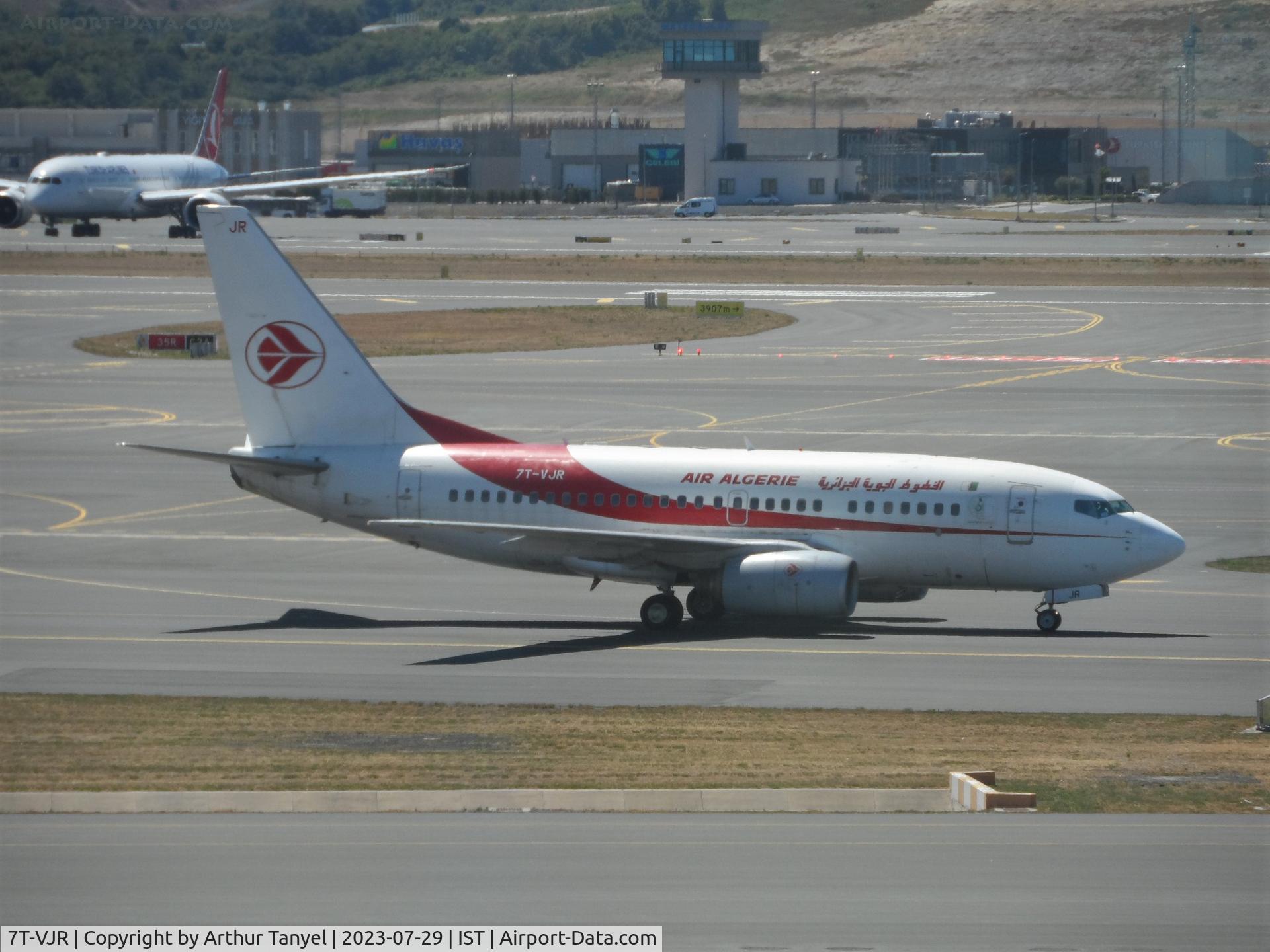 7T-VJR, 2002 Boeing 737-6D6 C/N 30545, Taxiing at IST