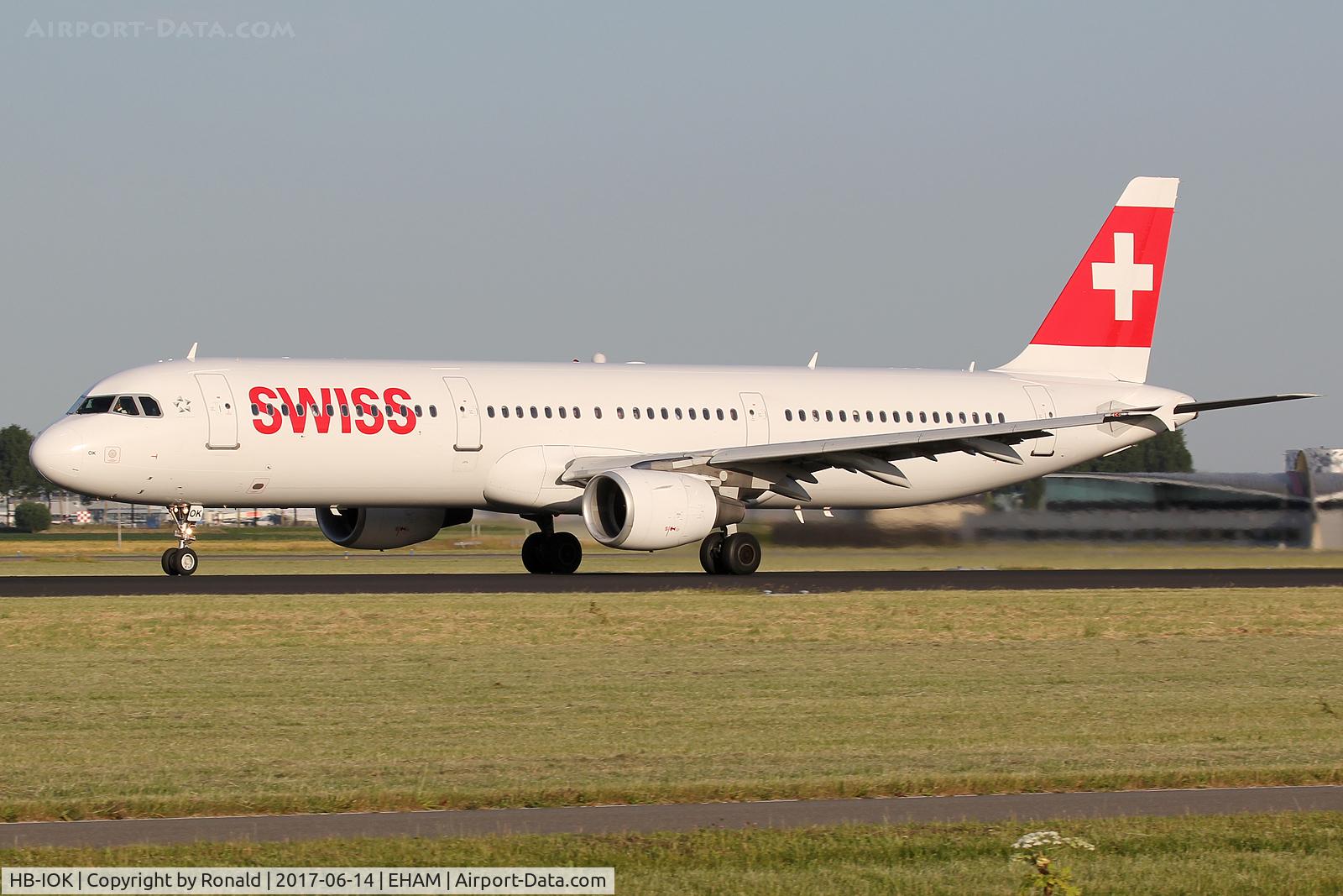 HB-IOK, 1999 Airbus A321-111 C/N 987, at spl
