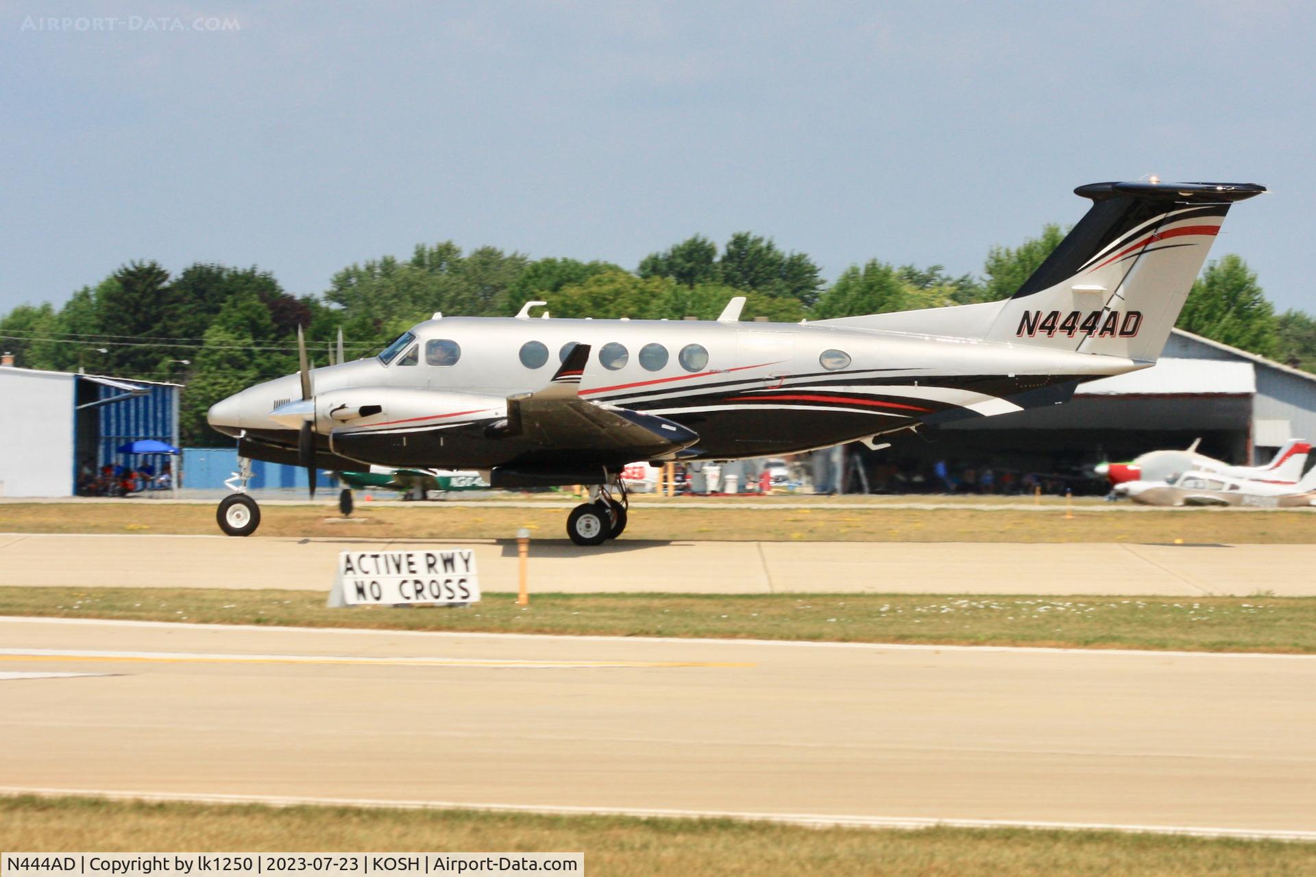 N444AD, 1980 Beech 200 C/N BB-733, This Beech 200 Super King Air arrived on Oshkosh Wittman Regional Airport