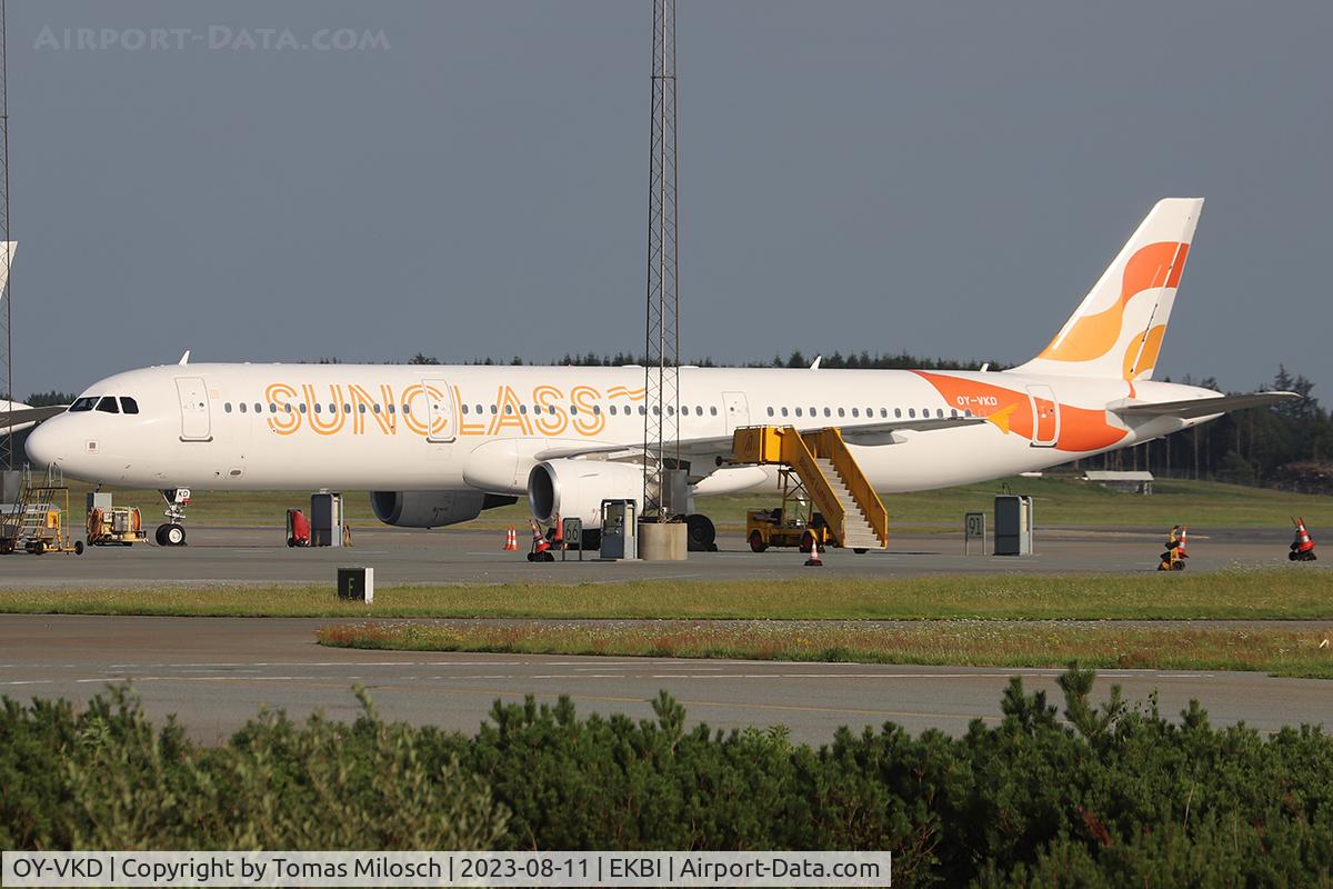OY-VKD, 2003 Airbus A321-211 C/N 1960, 