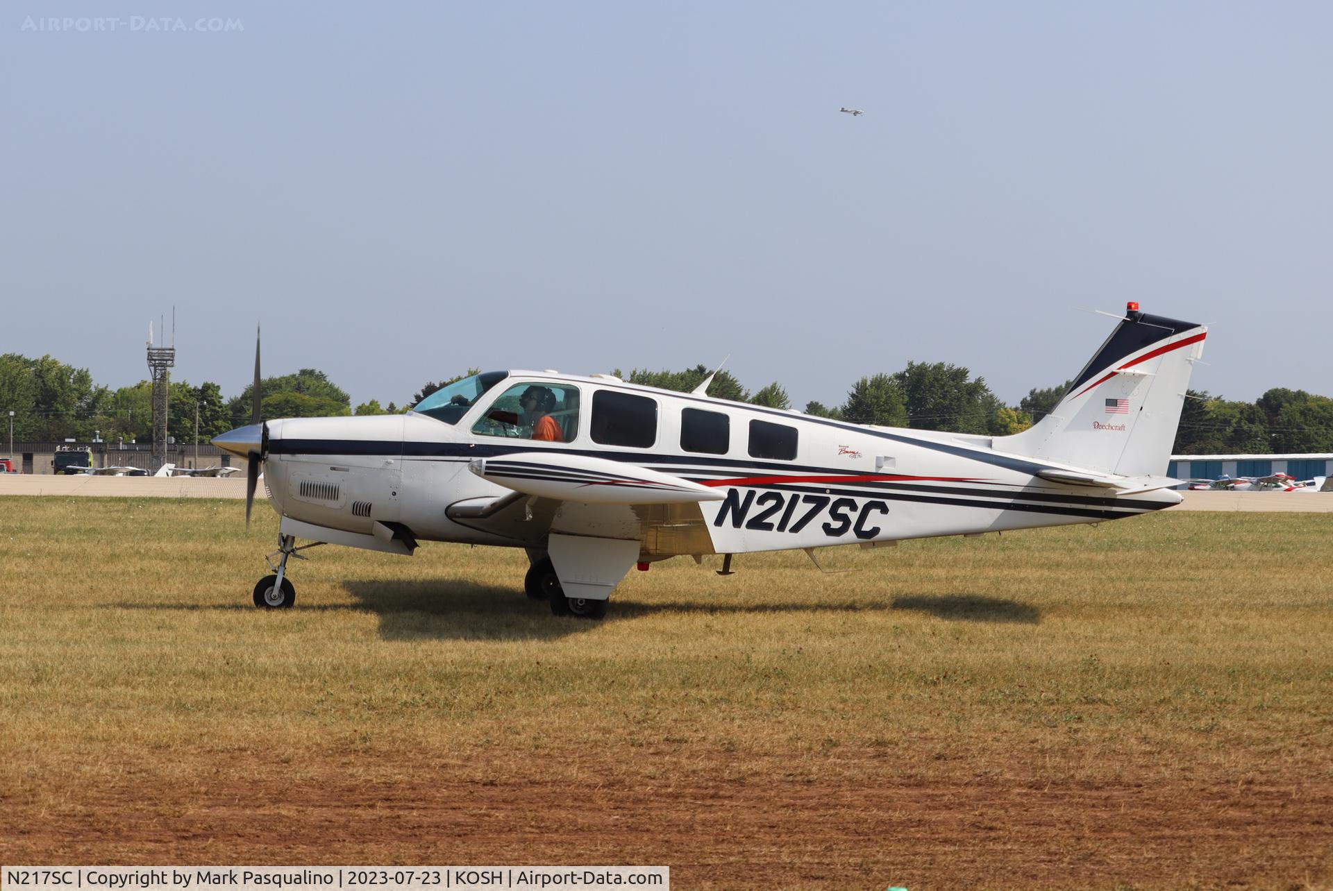 N217SC, 1999 Raytheon Aircraft Company A36 Bonanza C/N E-3221, Beech A36