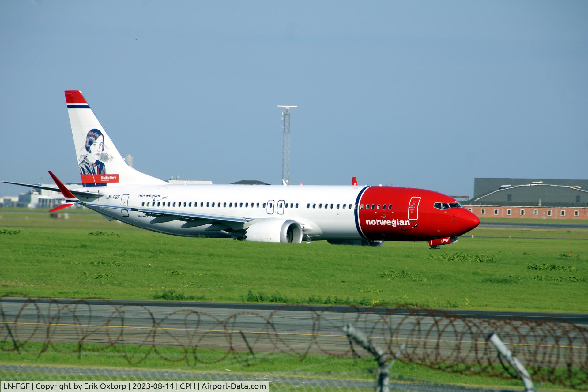 LN-FGF, 2022 Boeing 737-8 MAX C/N 43324, LN-FGF taking off rw 22R
