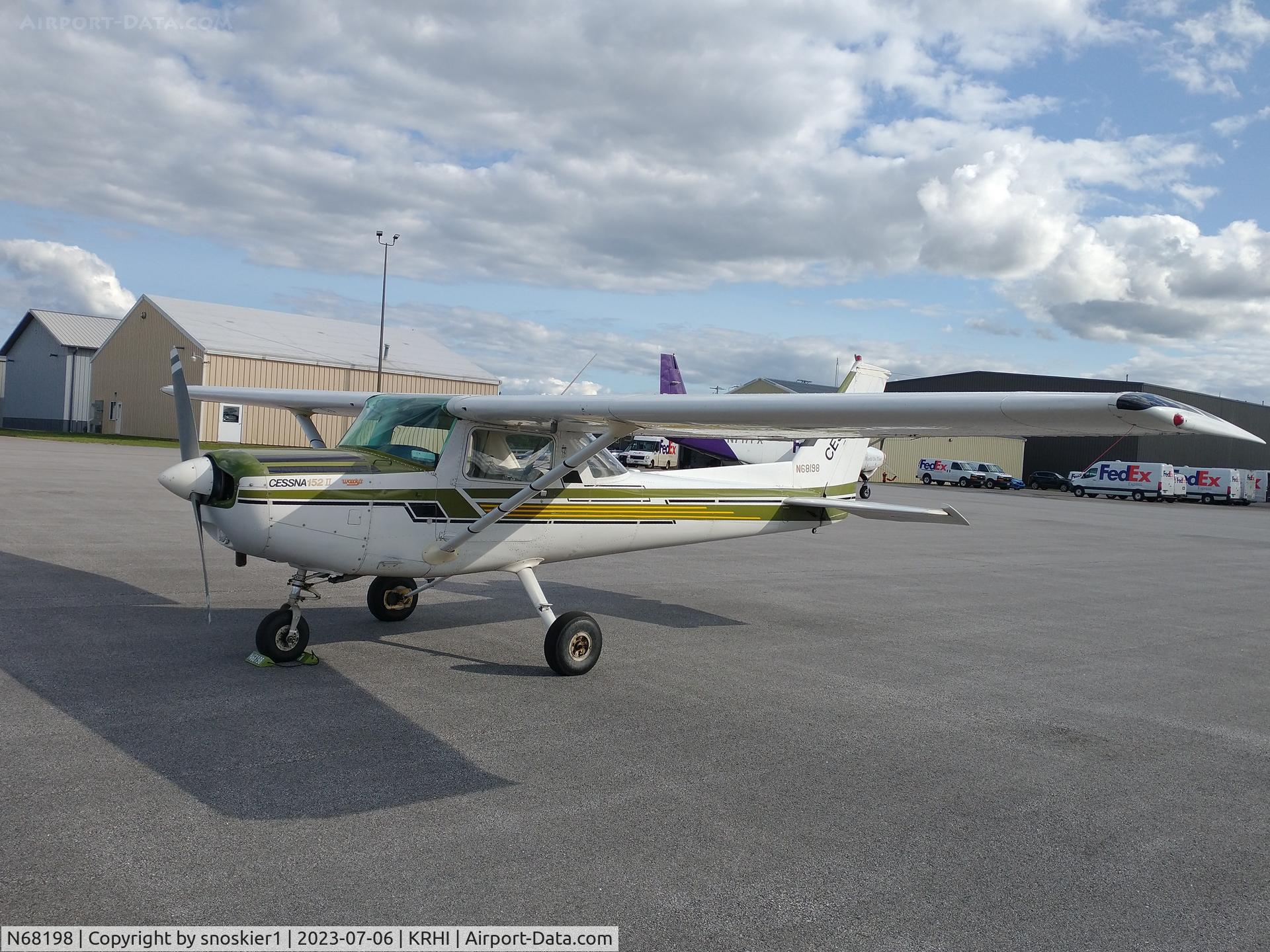 N68198, 1978 Cessna 152 C/N 15282179, Flying Hamburger Social