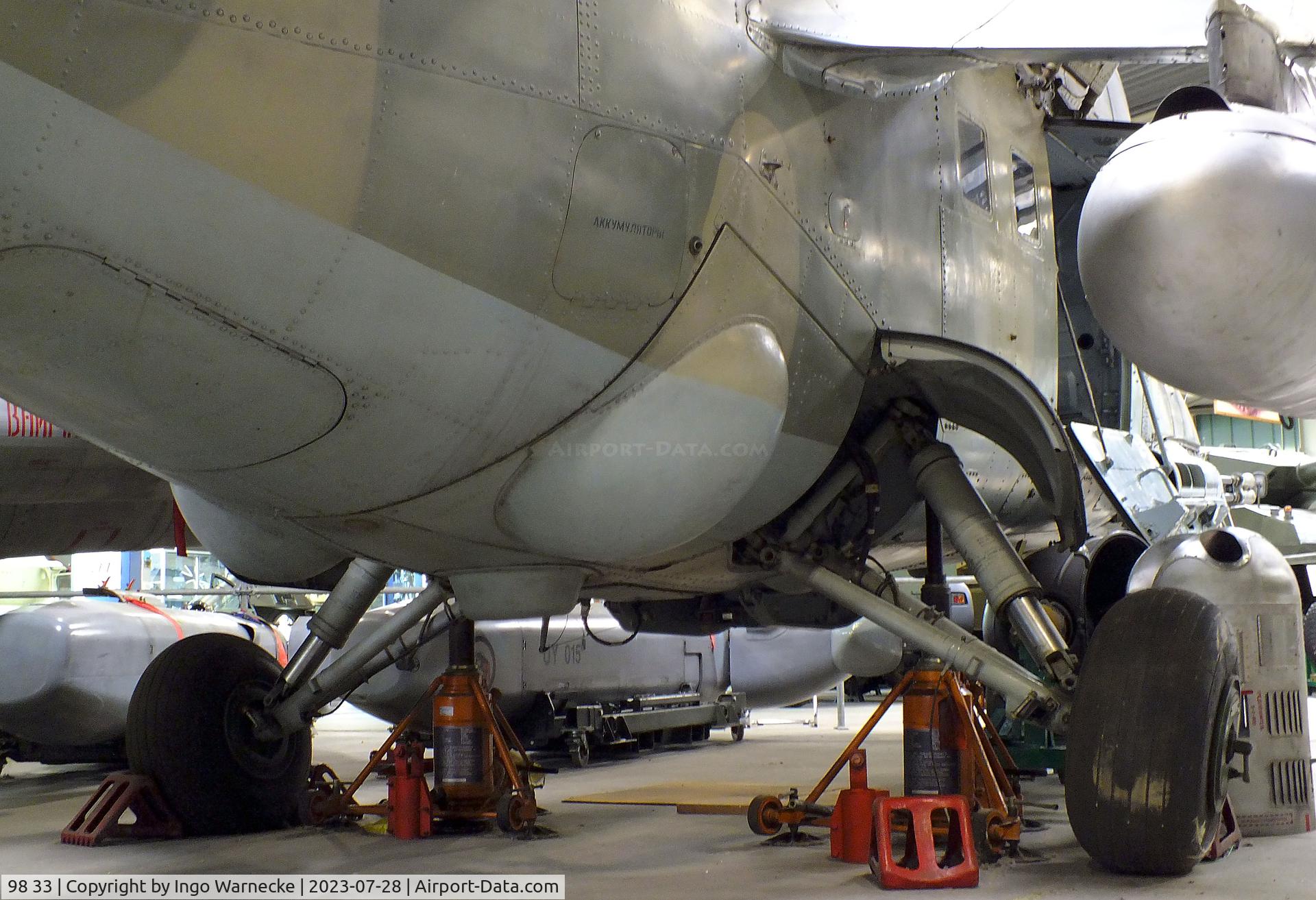 98 33, Mil Mi-24P Hind F C/N 340330, Mil Mi-24P HIND-F at the Wehrtechnische Studiensammlung (WTS), Koblenz