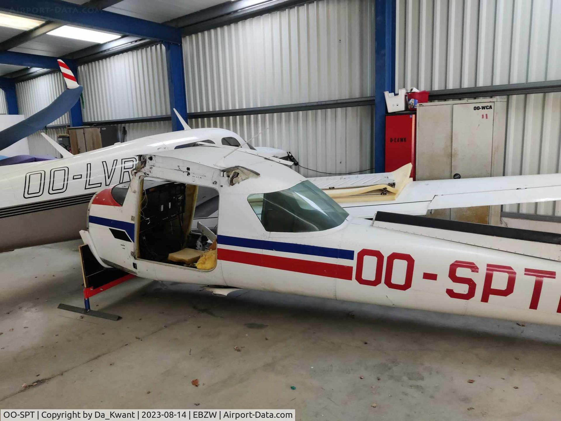 OO-SPT, Cessna 152 C/N 15283180, Stored in a hangar