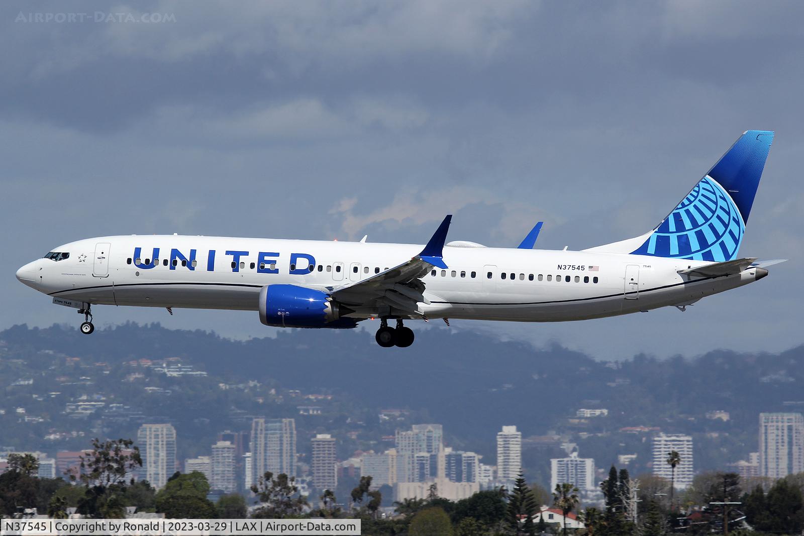 N37545, 2022 Boeing 737-9 MAX C/N 64472, at lax
