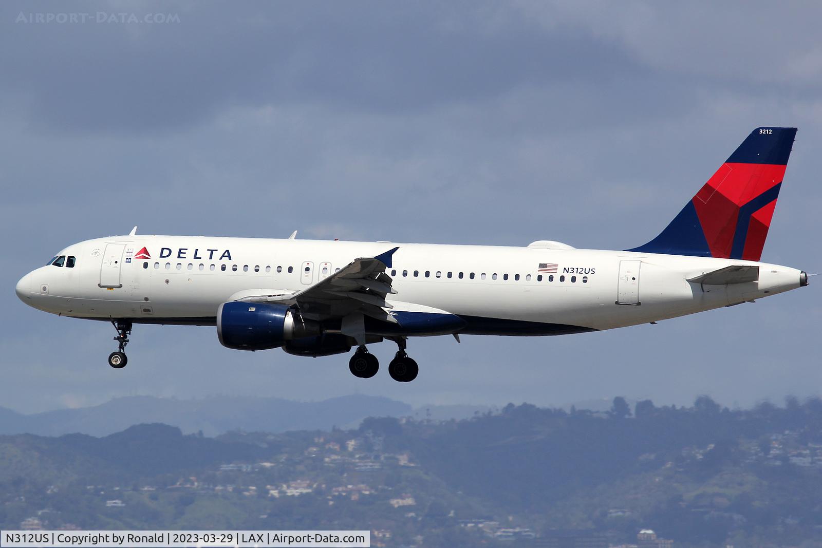 N312US, 1990 Airbus A320-211 C/N 152, at lax