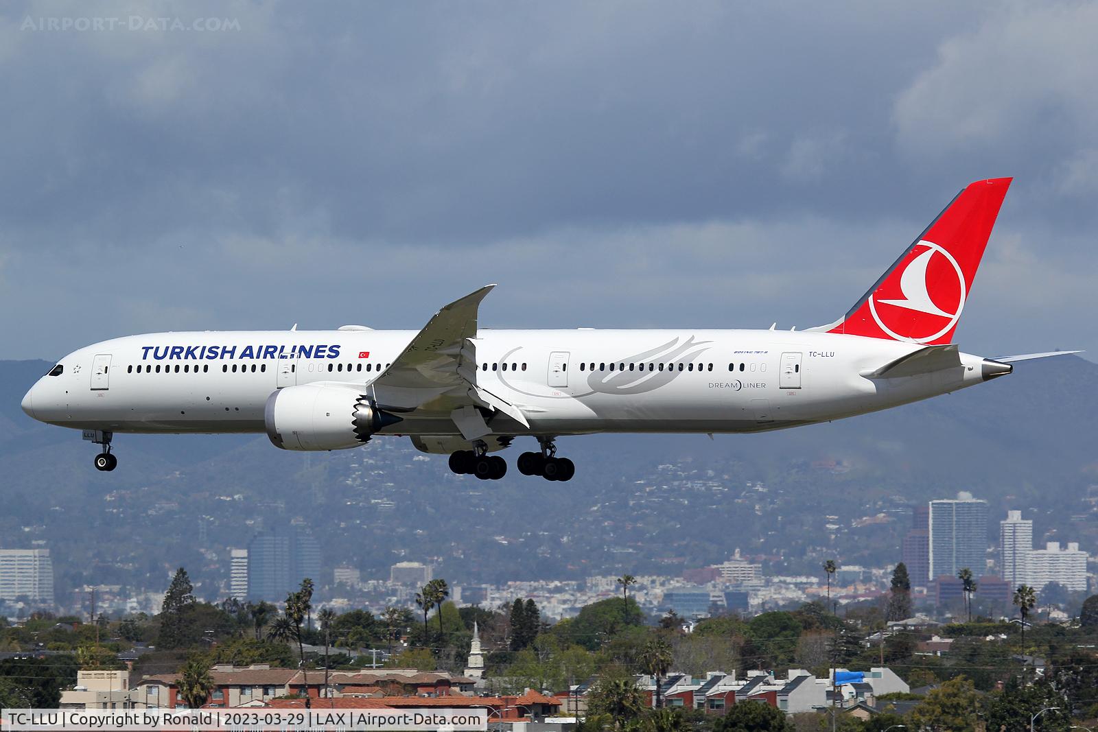 TC-LLU, Boeing 787-9 Dreamliner Dreamliner C/N 65819, at lax