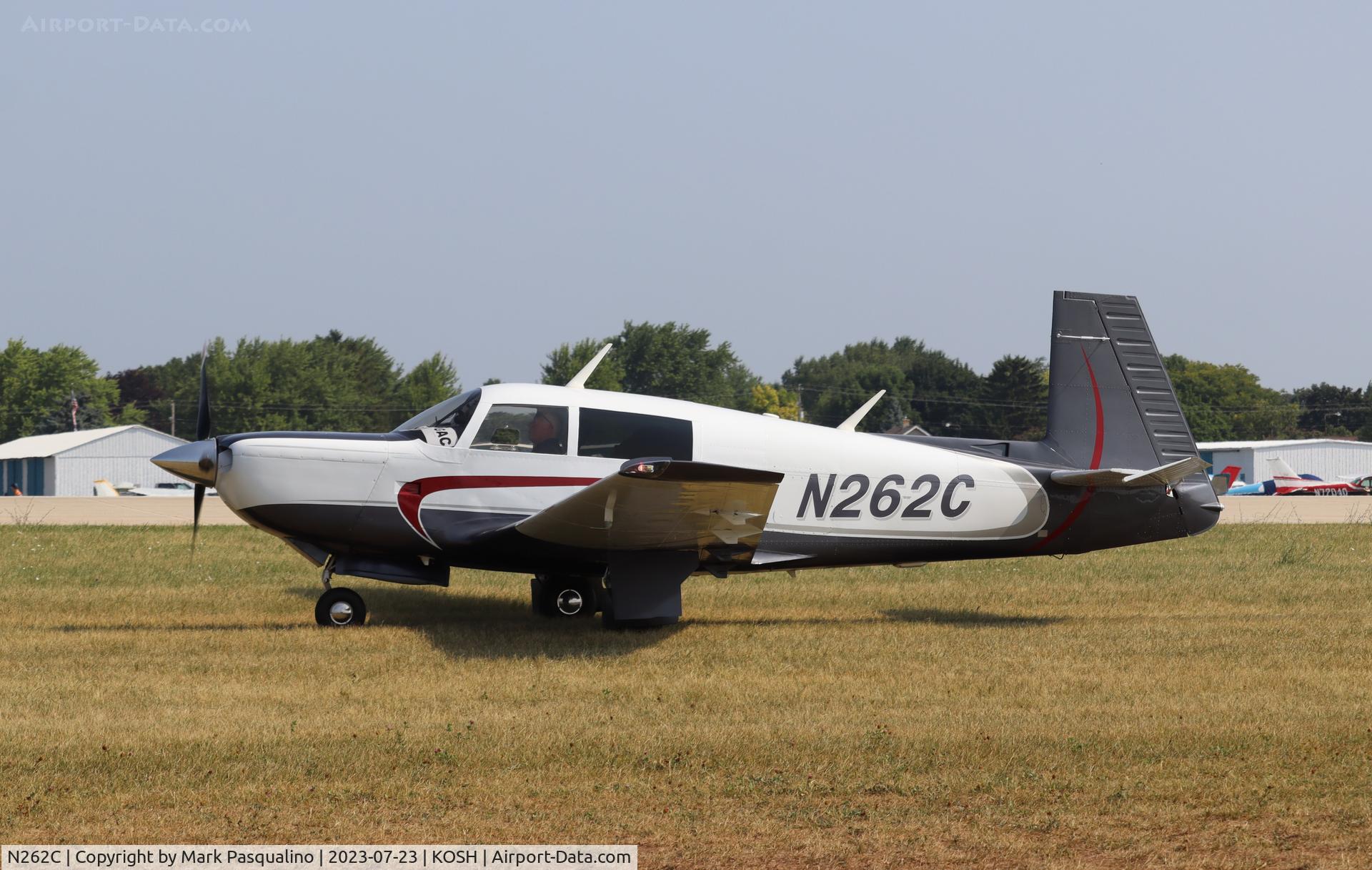 N262C, 1981 Mooney M20K C/N 25-0520, Mooney M20K