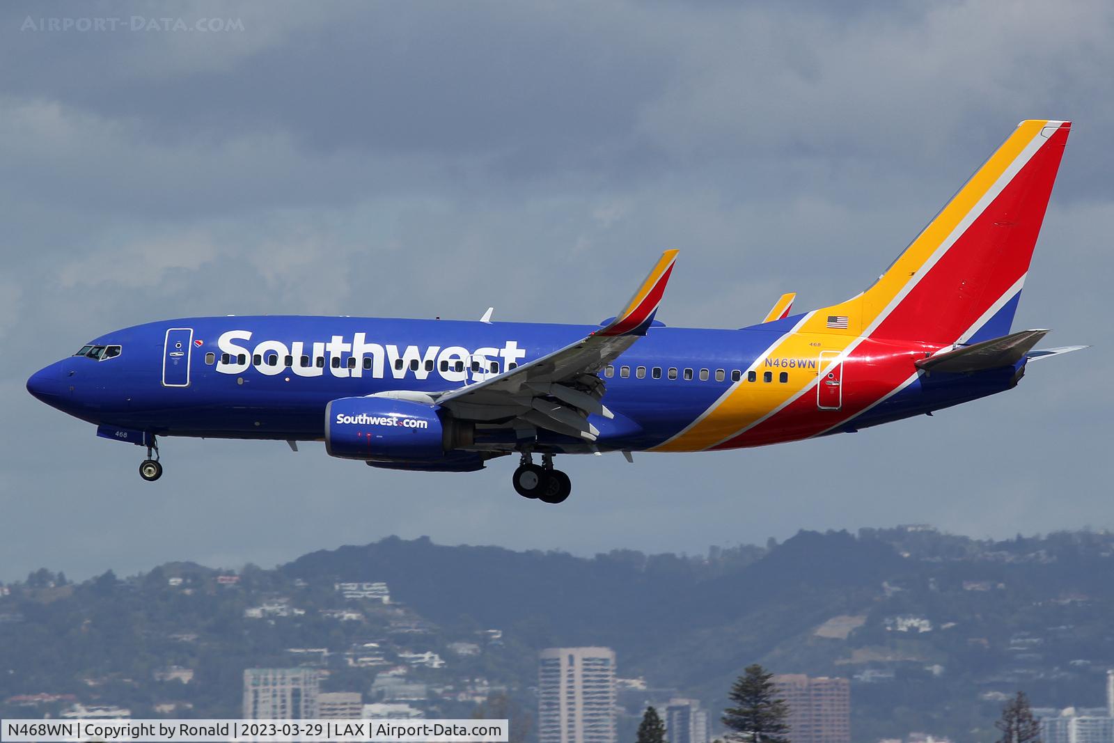 N468WN, 2004 Boeing 737-7H4 C/N 33858, at lax