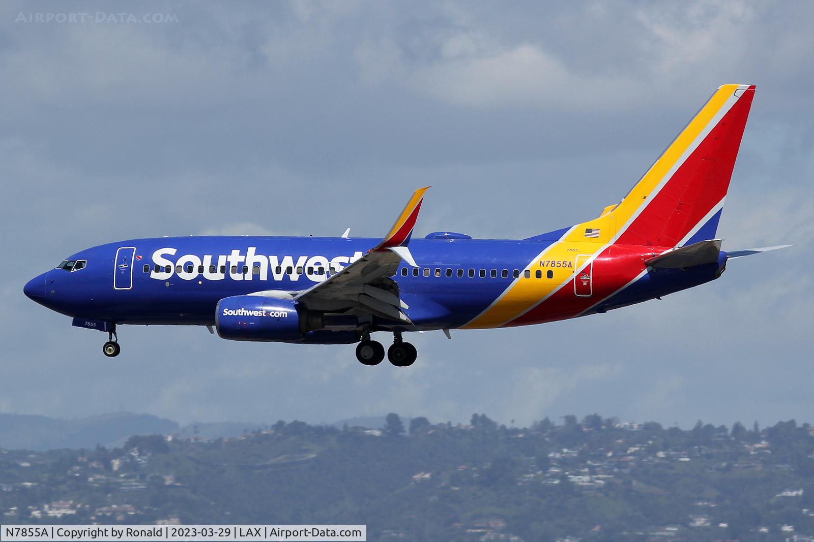N7855A, 2004 Boeing 737-79P C/N 29357, at lax