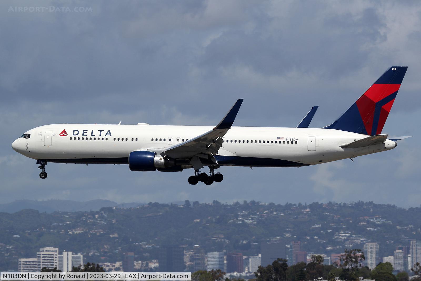 N183DN, 1993 Boeing 767-332 C/N 27110, at lax