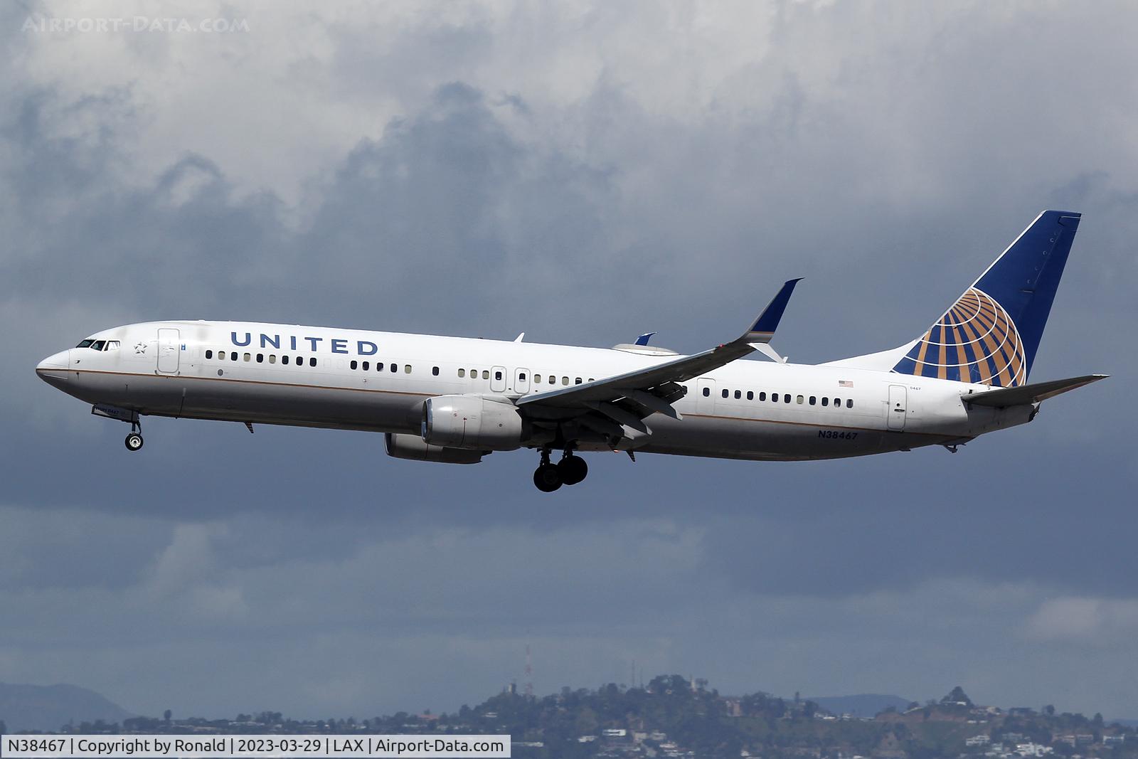 N38467, 2013 Boeing 737-924/ER C/N 33537, at lax