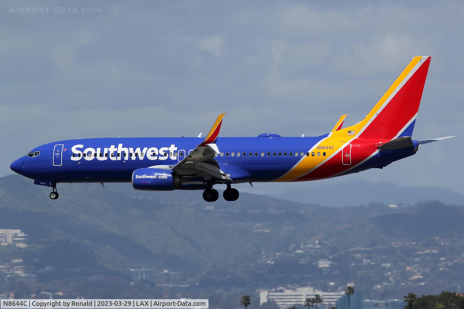 N8644C, 2014 Boeing 737-8H4 C/N 35973, at lax