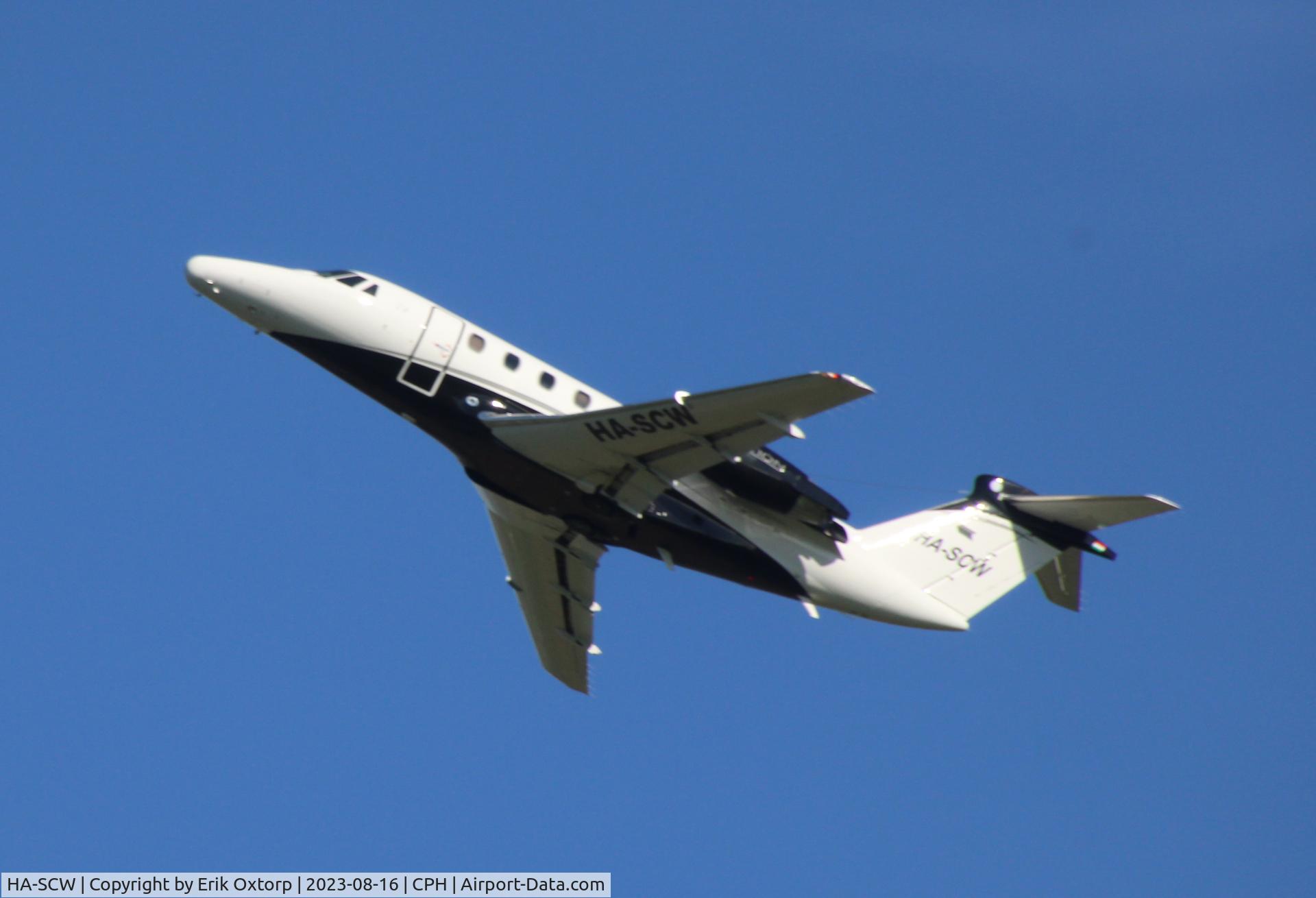 HA-SCW, Cessna Cessna 650 Citation VII C/N 650-7090, HA-SCW taking off 22R