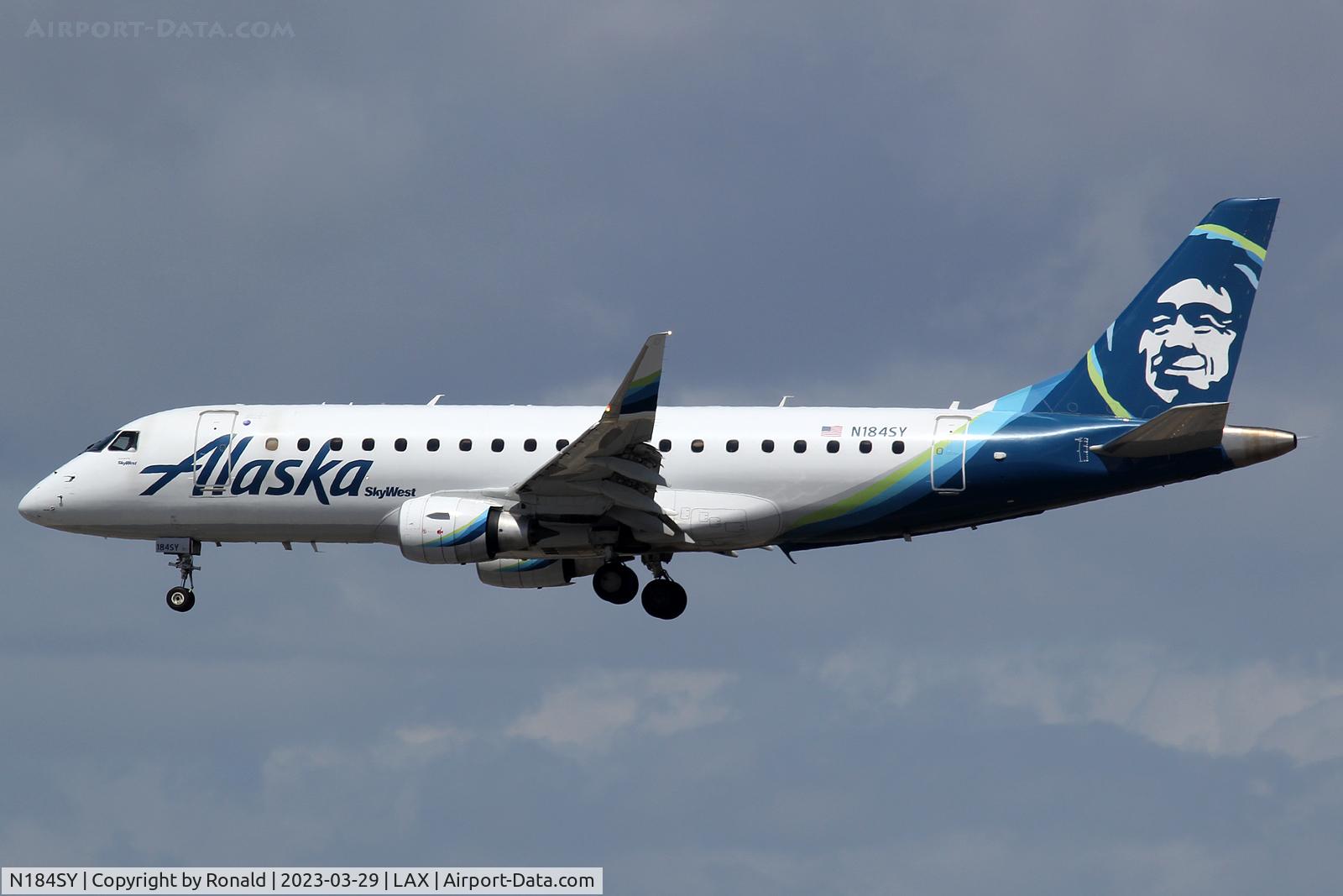 N184SY, 2016 Embraer 175LR (ERJ-170-200LR) C/N 17000590, at lax
