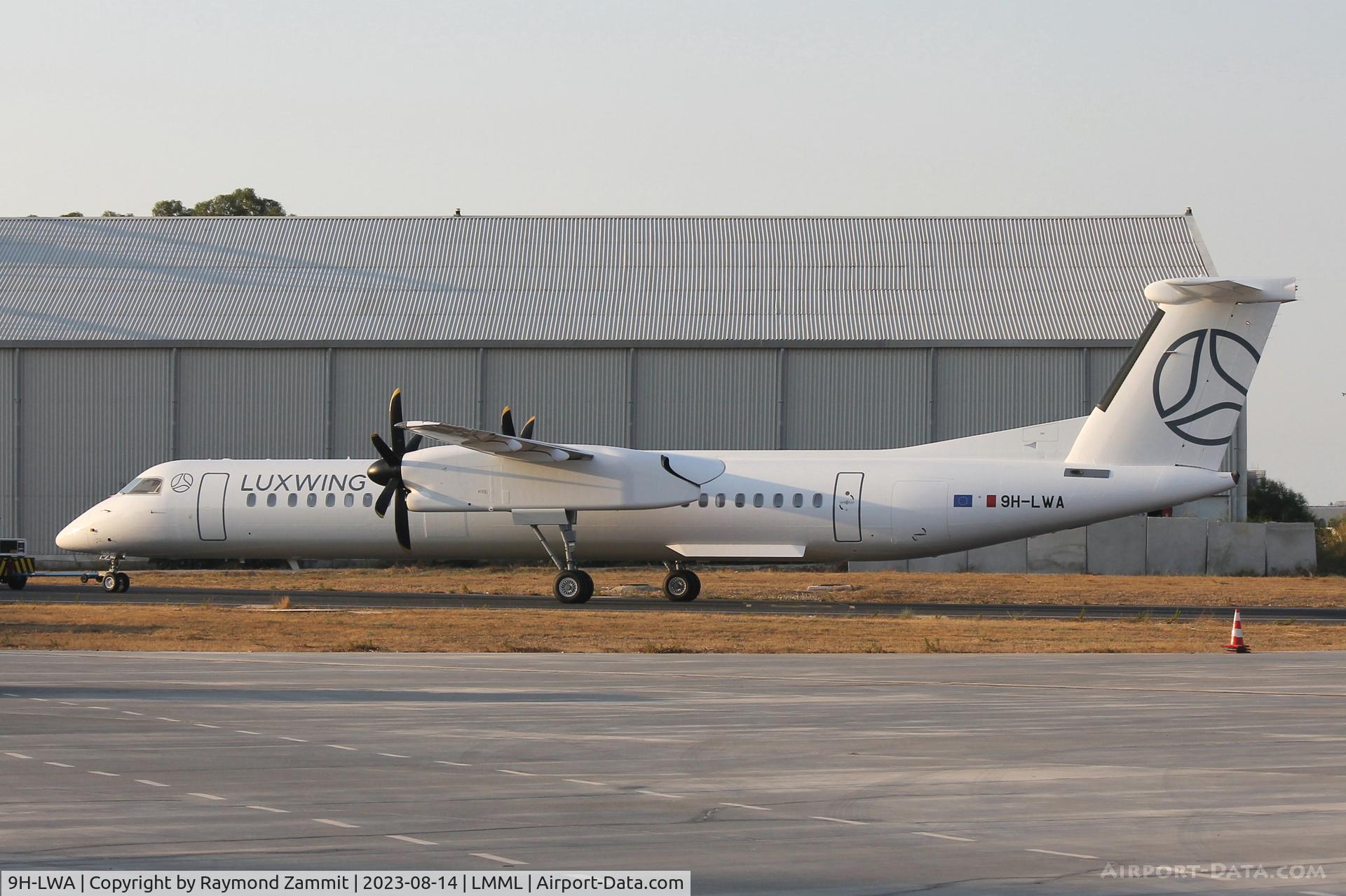 9H-LWA, De-Havilland Canada Dash 8-400 C/N 4088, Bombardier DHC-8 9H-LWA Luxwing