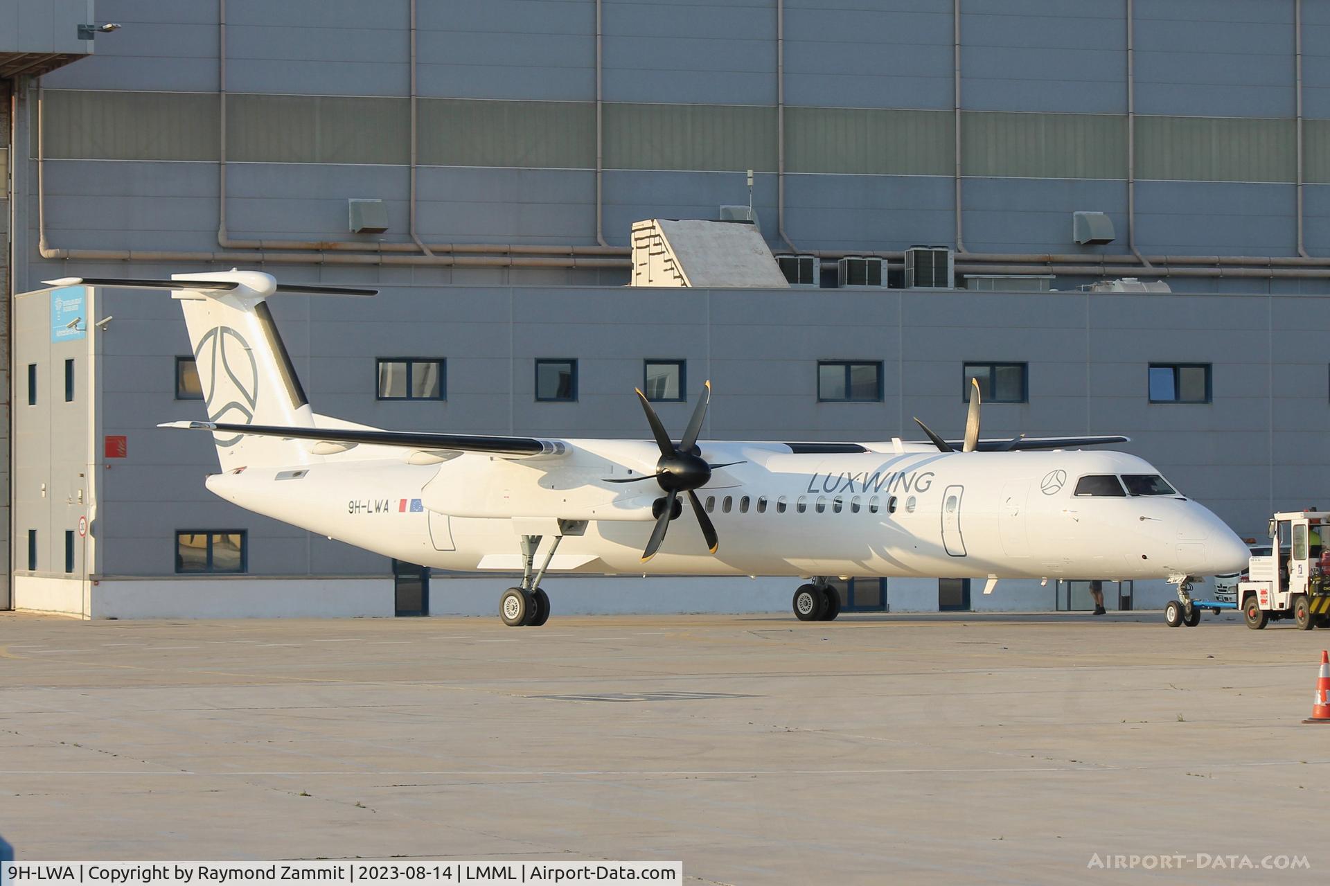 9H-LWA, De-Havilland Canada Dash 8-400 C/N 4088, Bombardier DHC-8 9H-LWA Luxwing